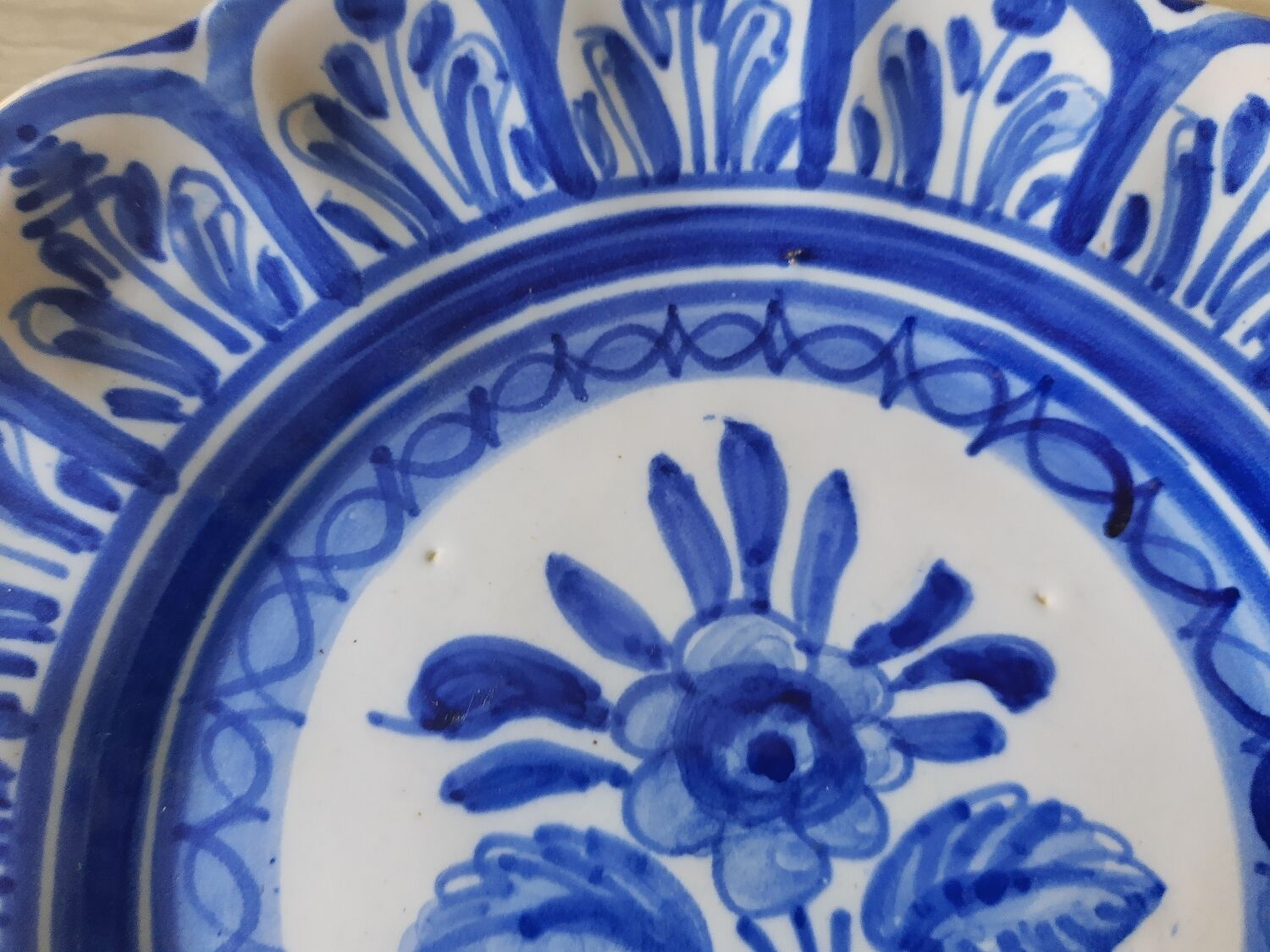 Numbered Spain blue decorative plate