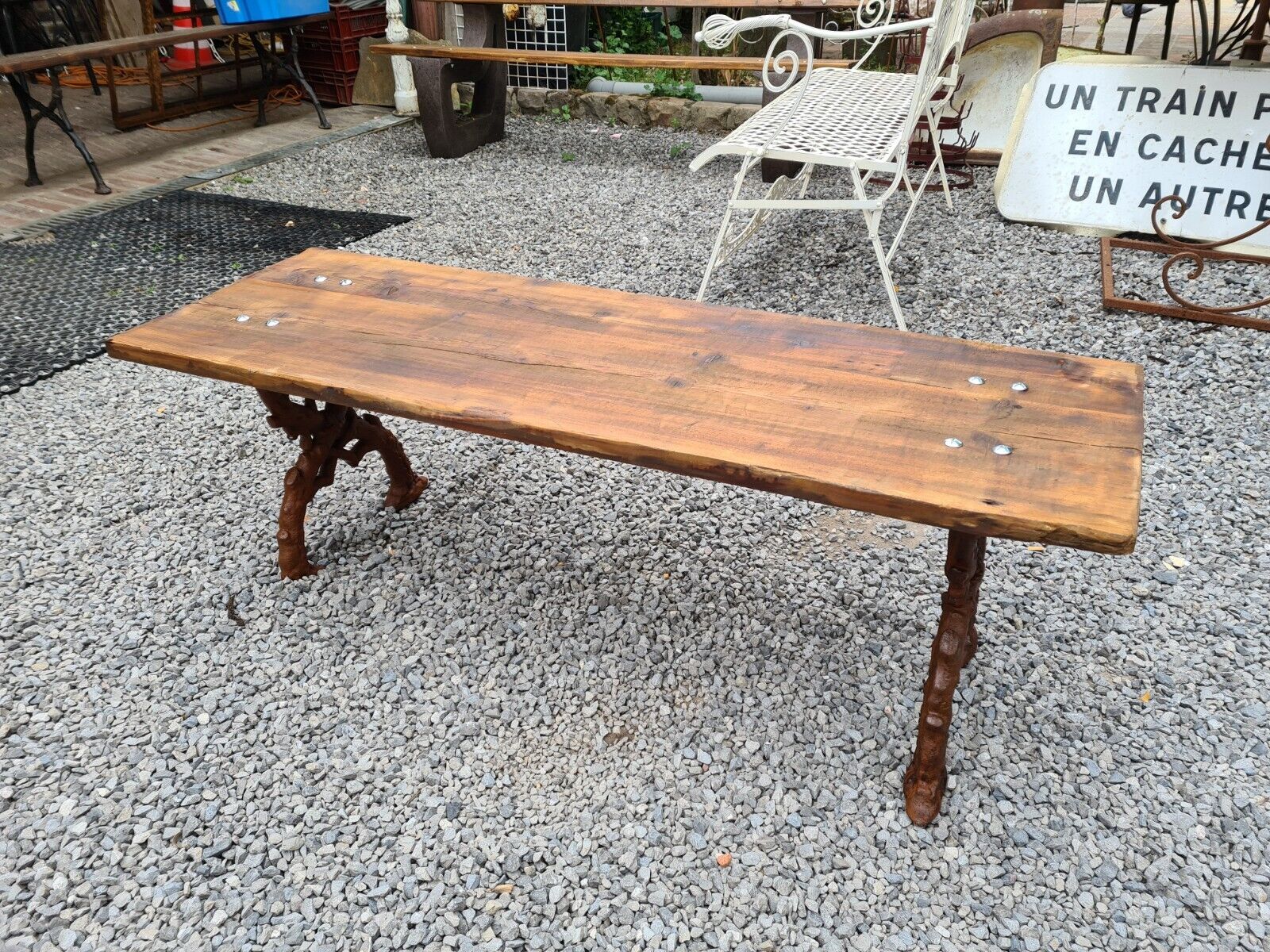 Garden bench in cast iron and wood