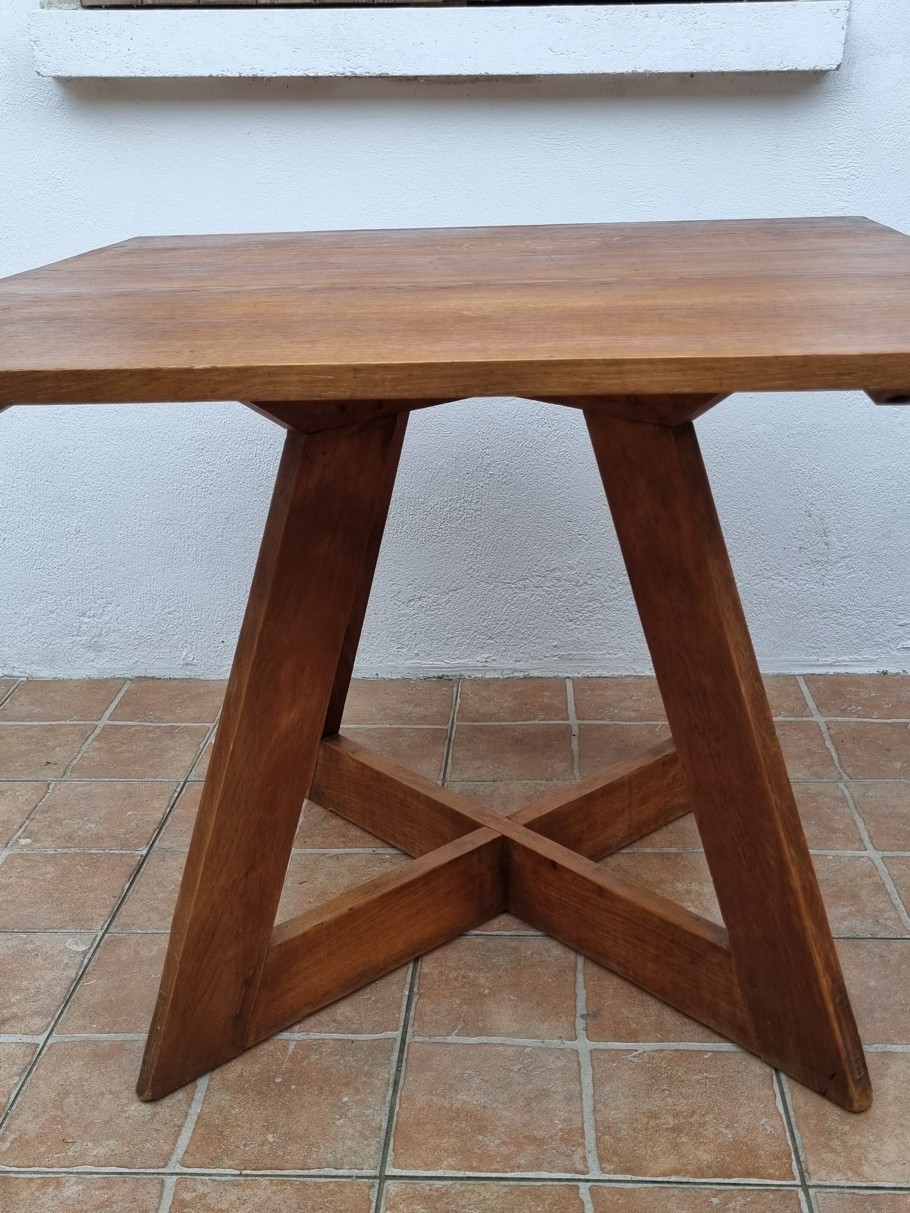 Square table in art deco style in oak, removable