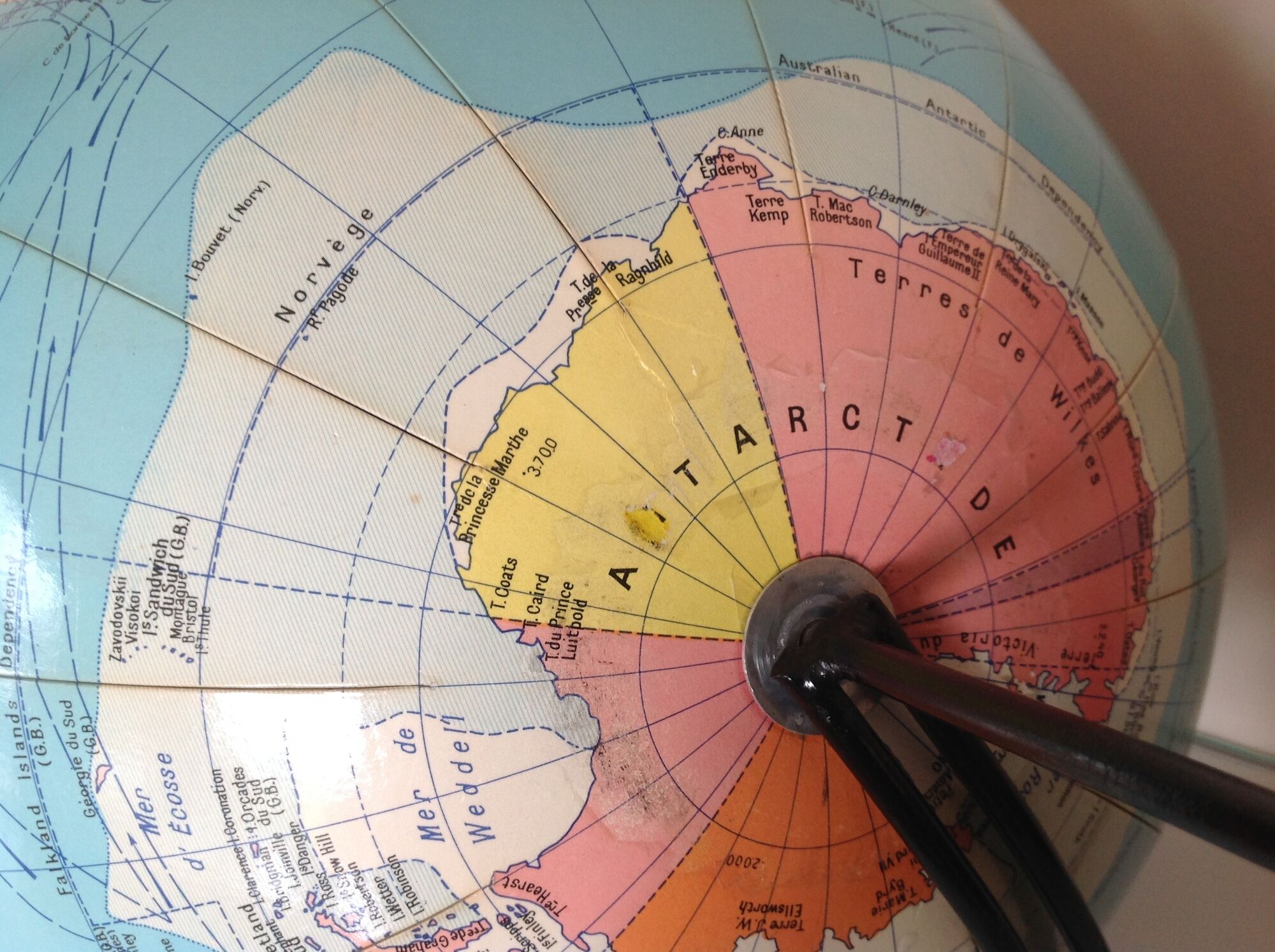 Girard Barrère cardboard globe with tripod foot /vintage 50-60s