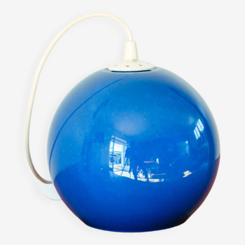 Suspension sphérique en opaline bleu roi design 1970