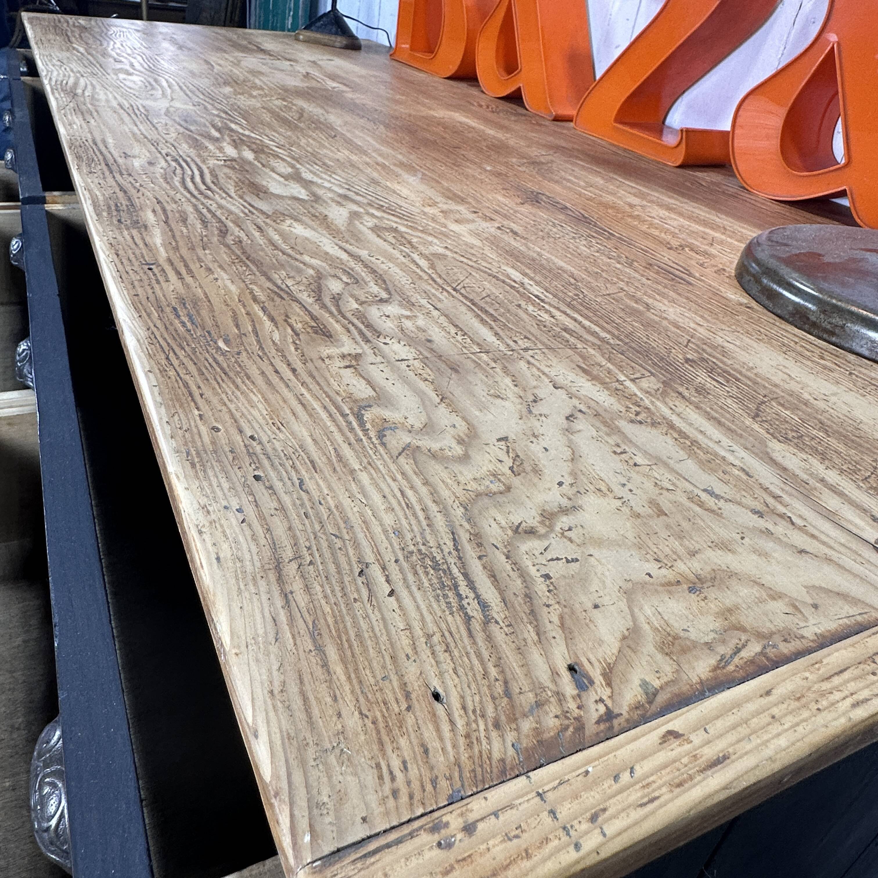 Kitchen island counter