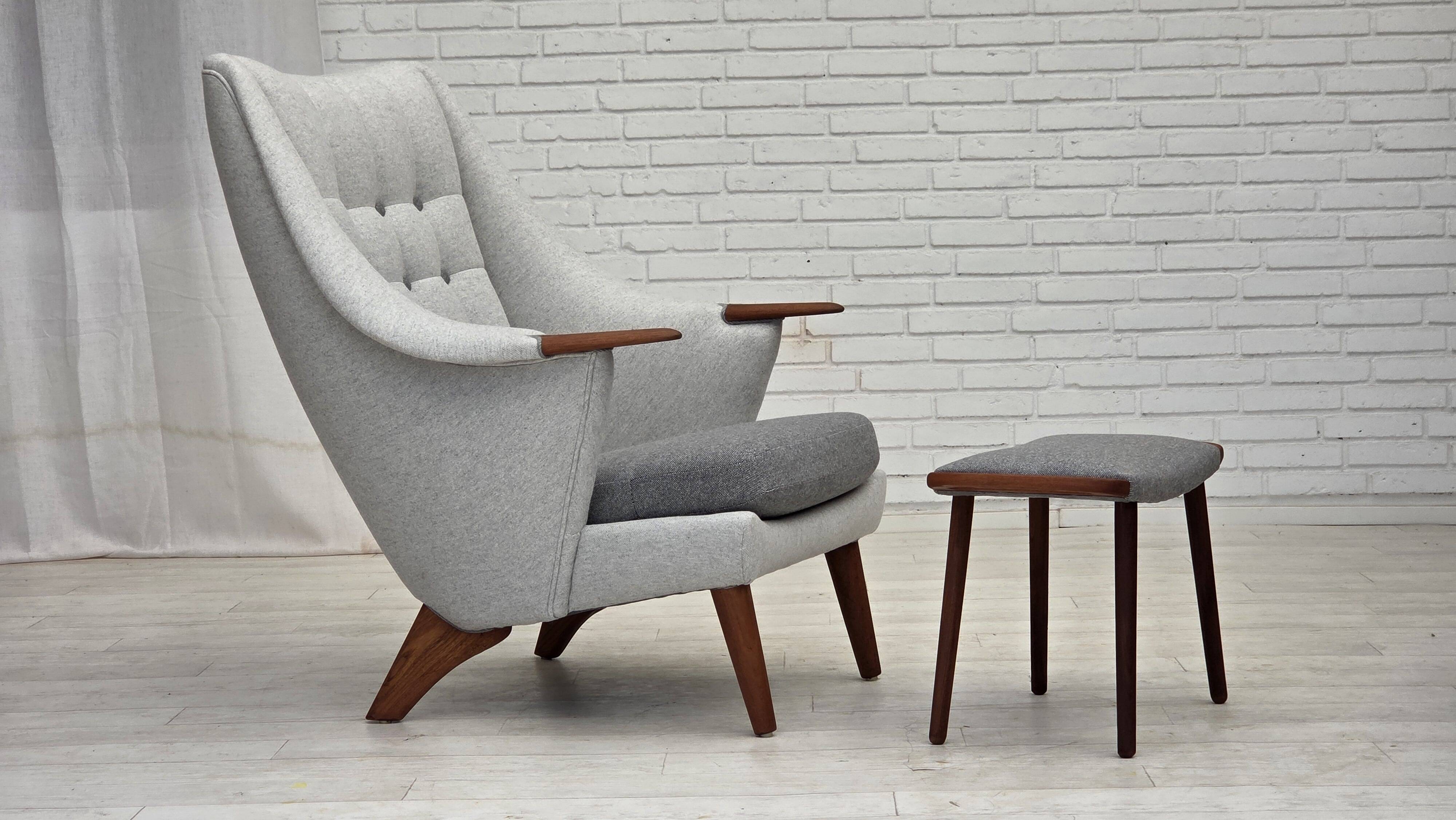 Fauteuil danois à dossier haut avec tabouret, années 1970, laine, bois de teck.