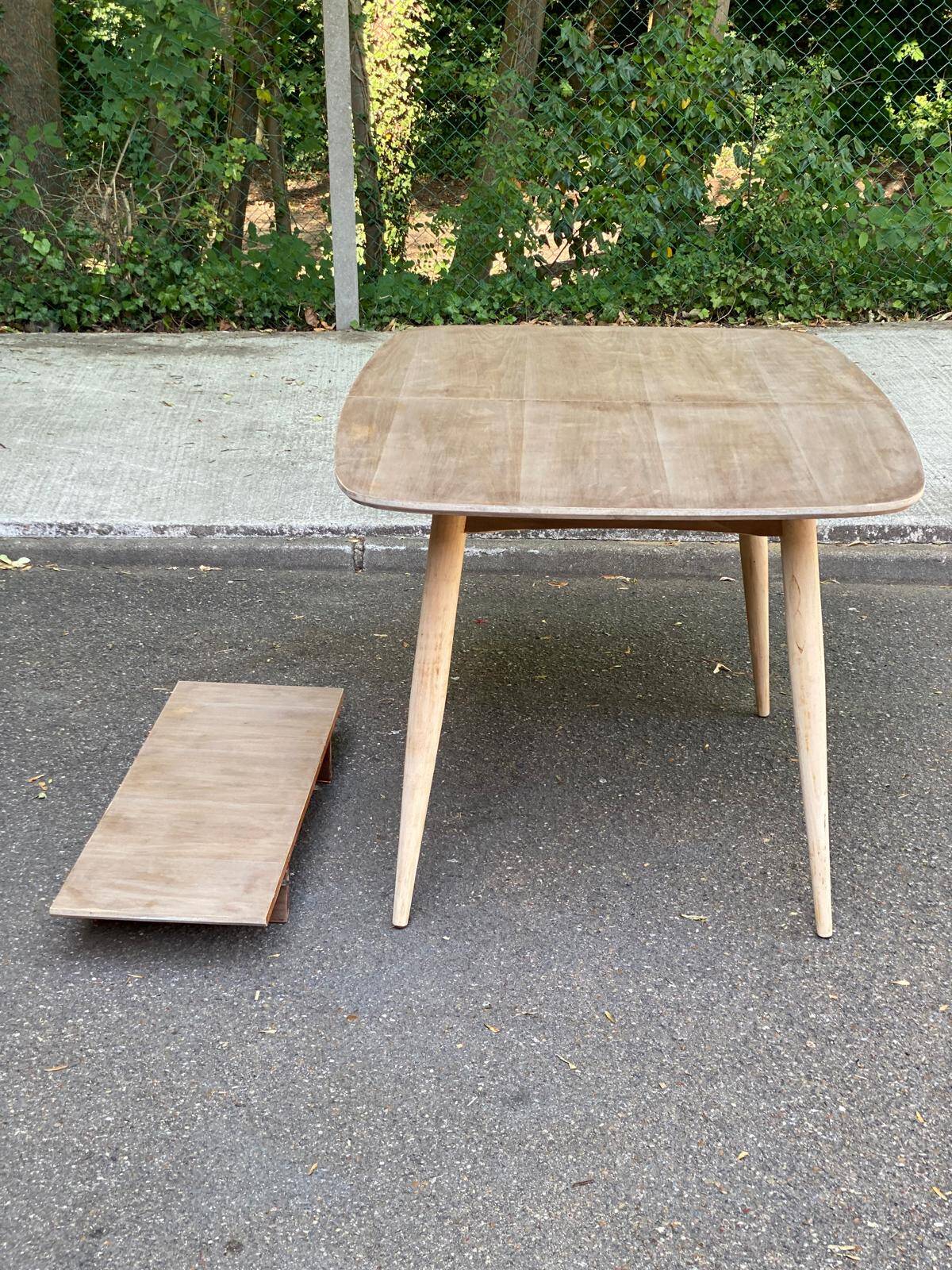Renovated Scandinavian extendable dining table in teak and veneer from 1980.