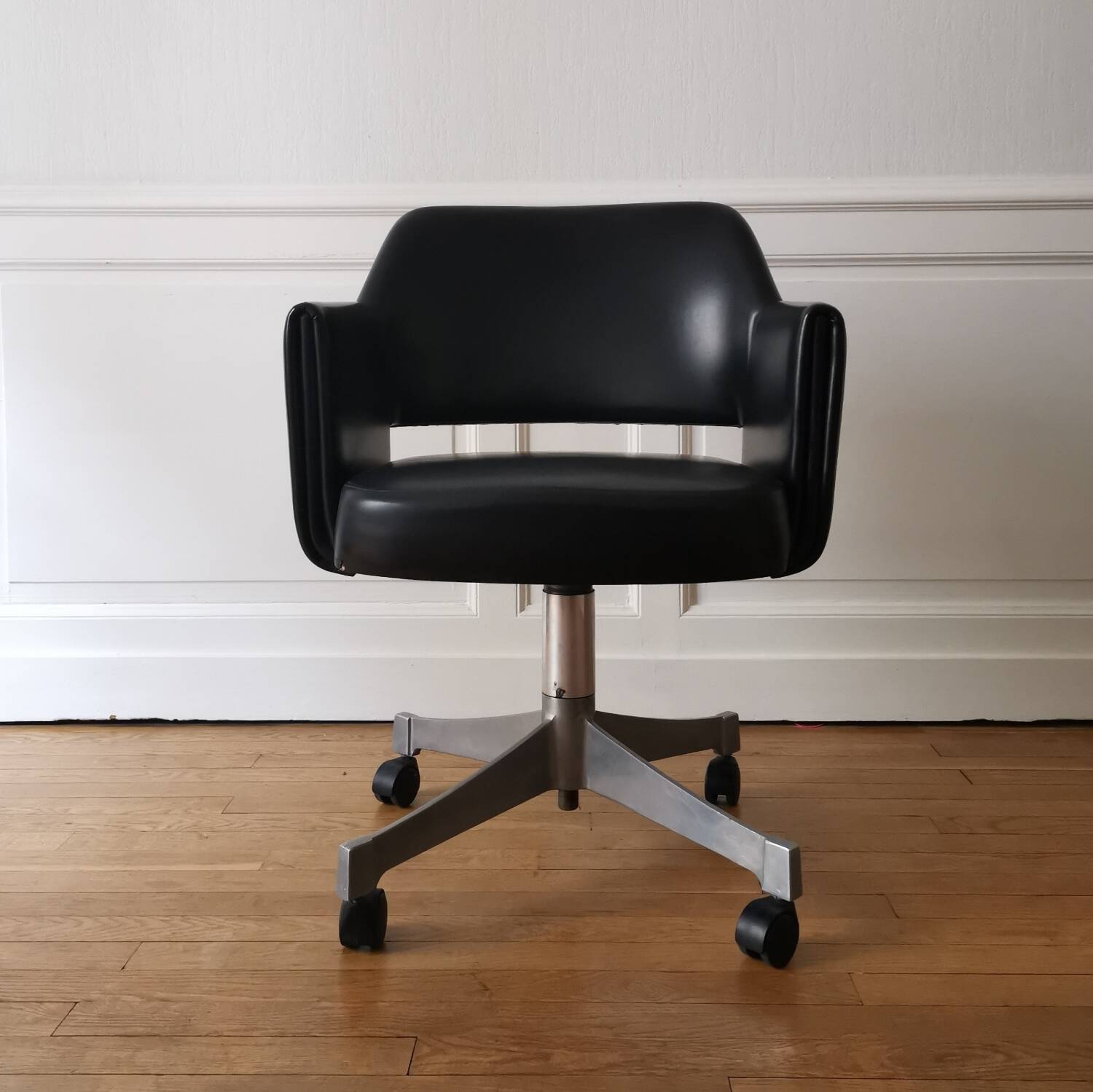 "Deauville" executive chair, Airborne edition, 1960.