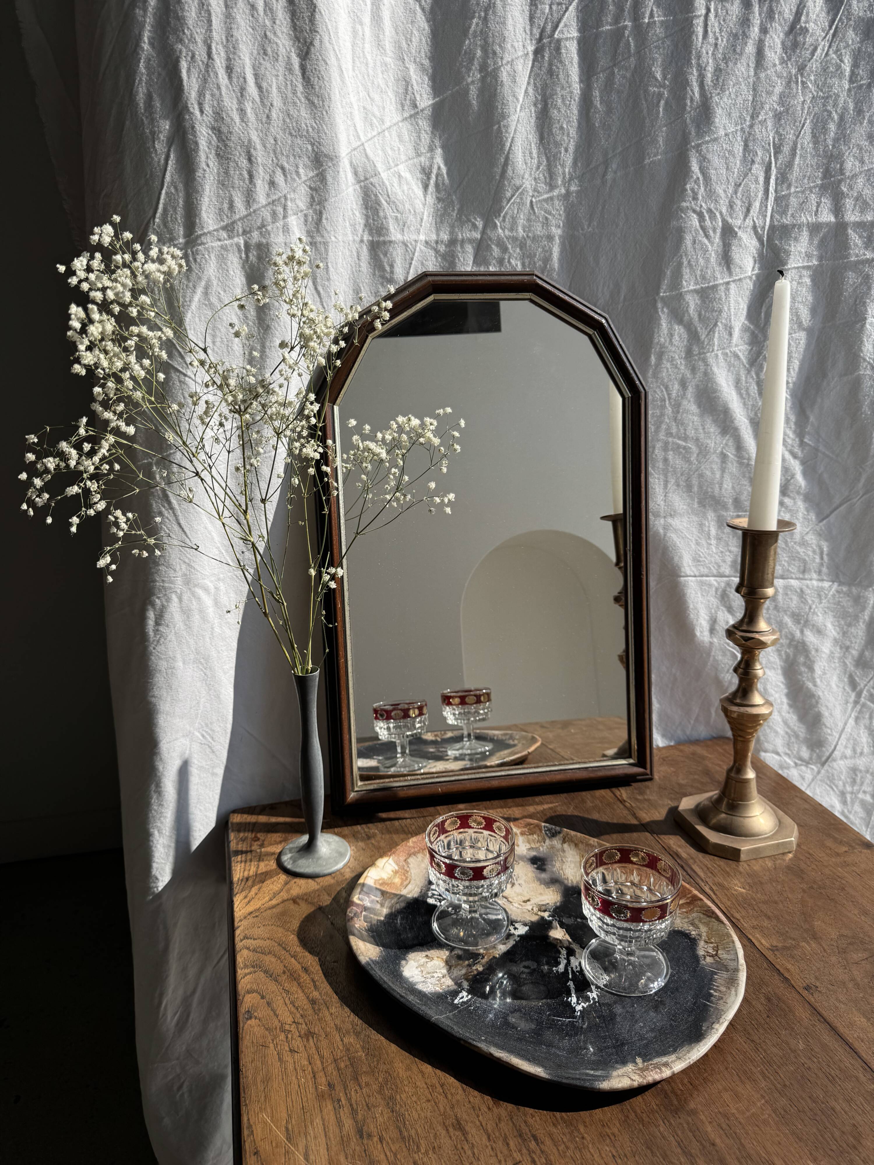 Small rounded mirror, wooden frame, gold frame H49.5