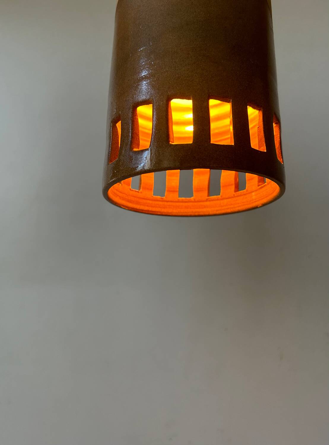 Set of 3 terracotta and enamelled suspensions, France