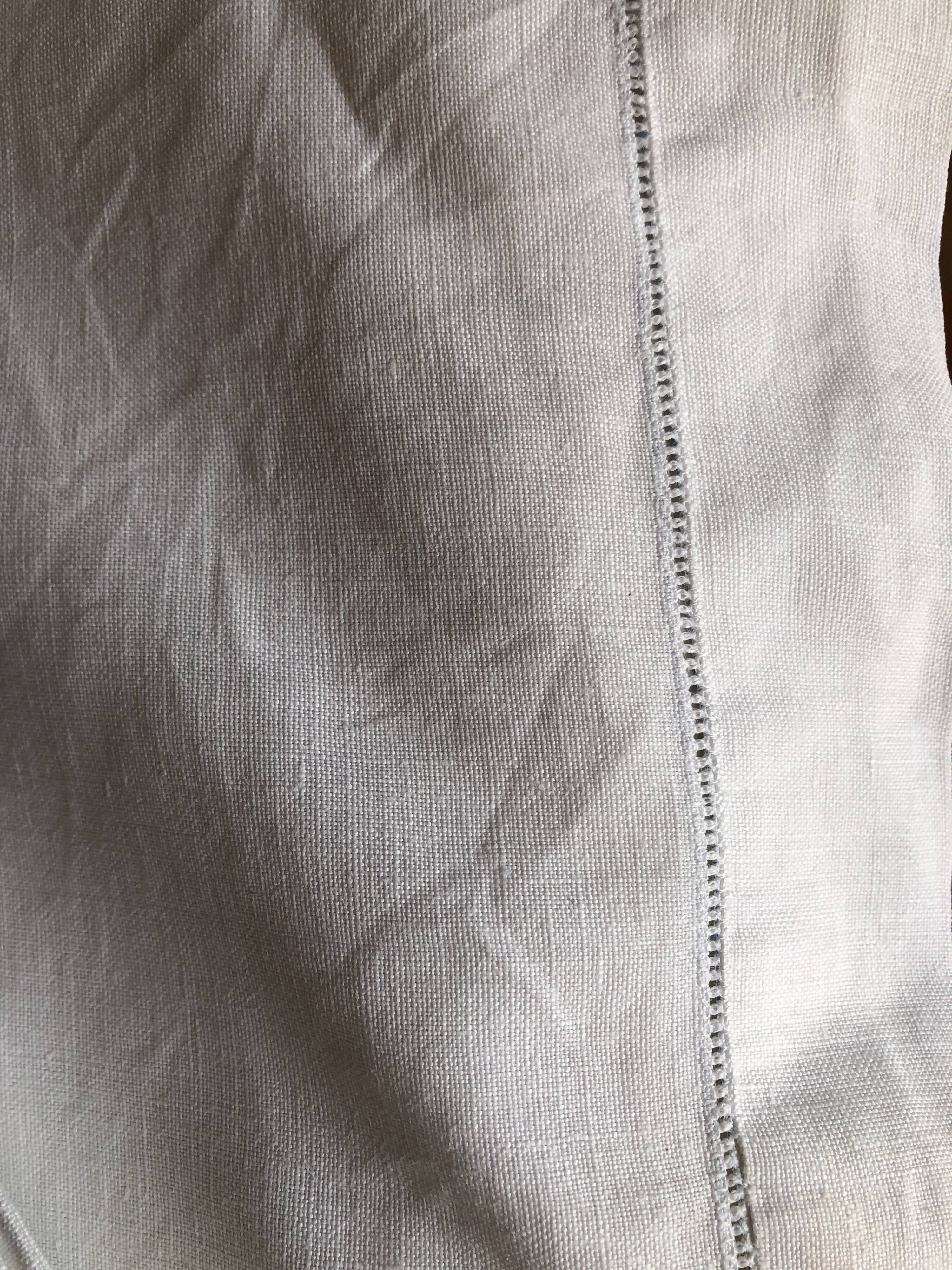 Embroidered linen tablecloth and six napkins