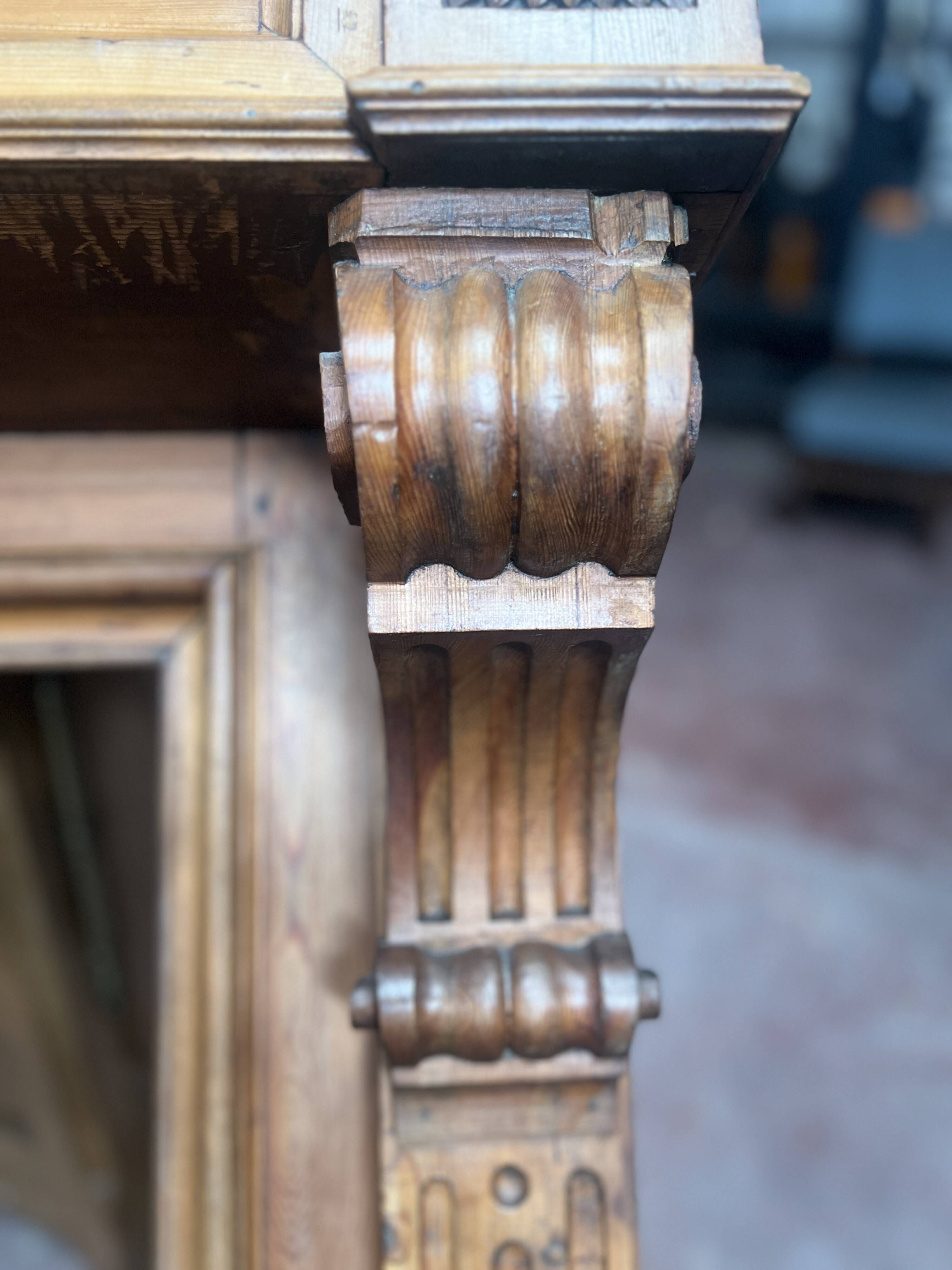 Louis XVI style fireplace in solid fir, 19th century.