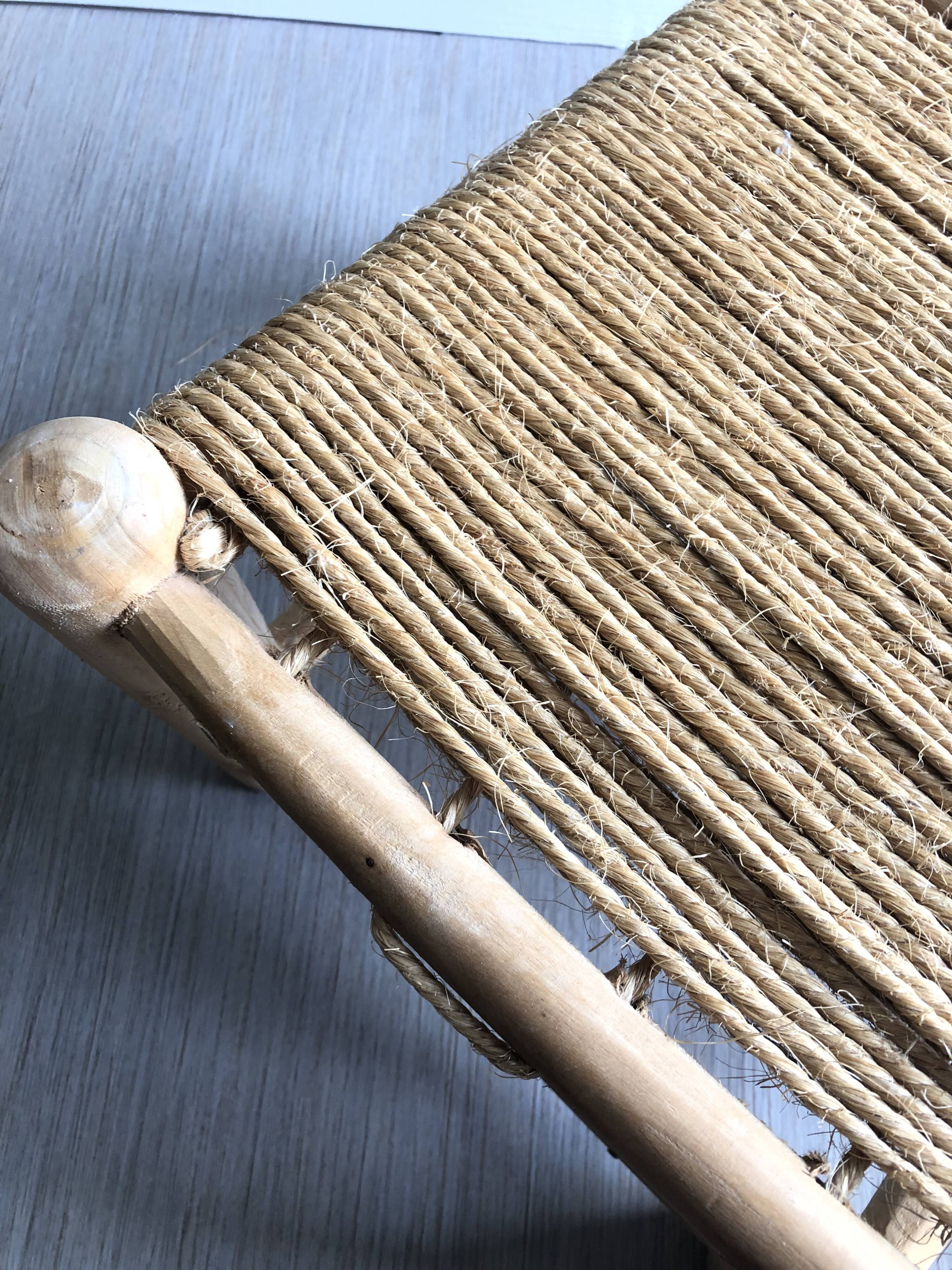 Tabouret minimaliste en bois et corde
