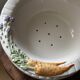 Bel égouttoir à légumes et son assiette barbotine