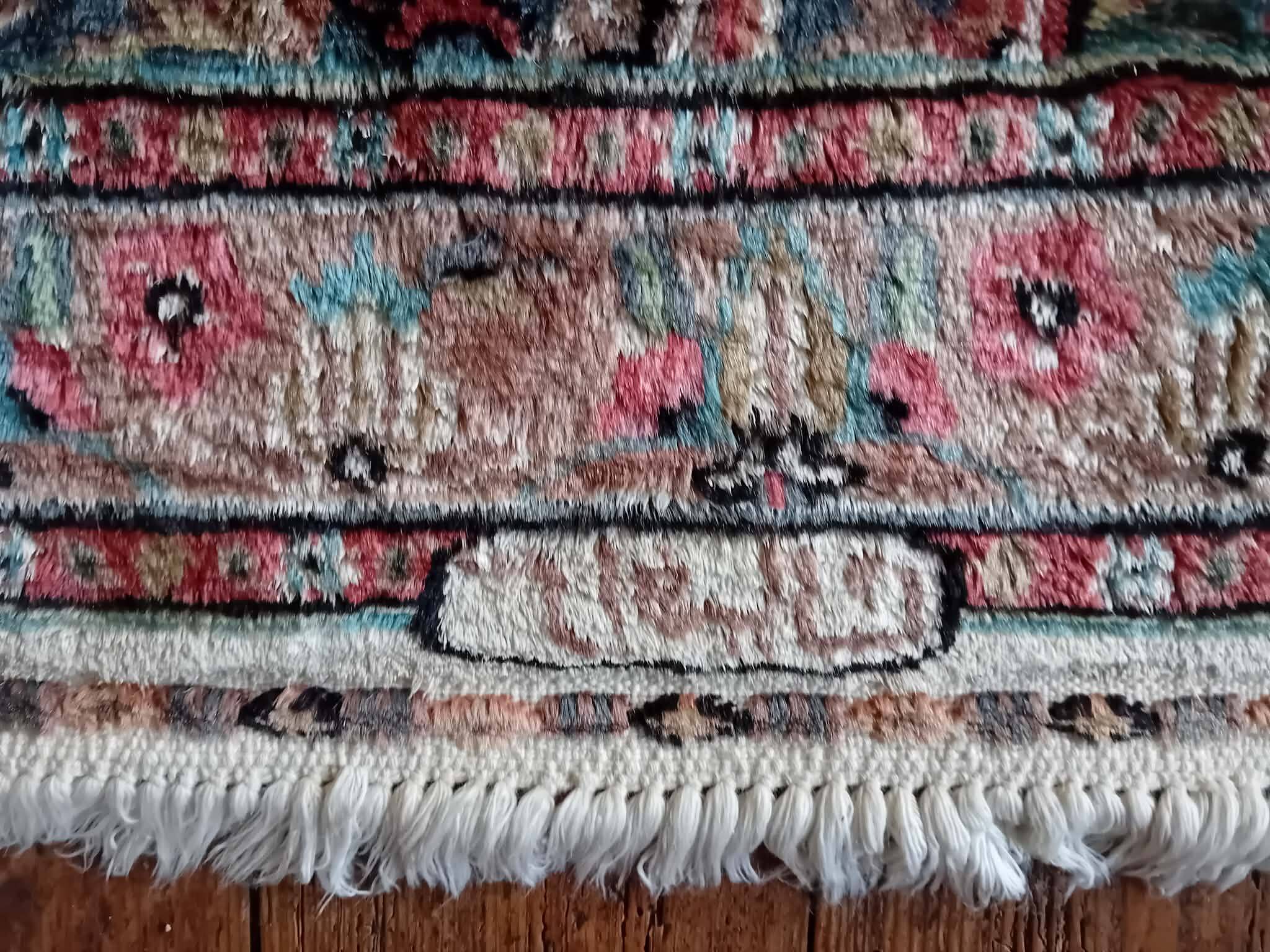 Handmade Pakistani wool and silk rug 124x77cm