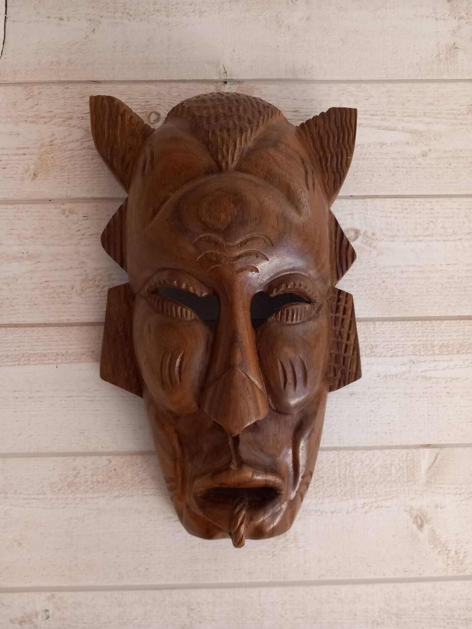 Masque tribal/ africain en bois