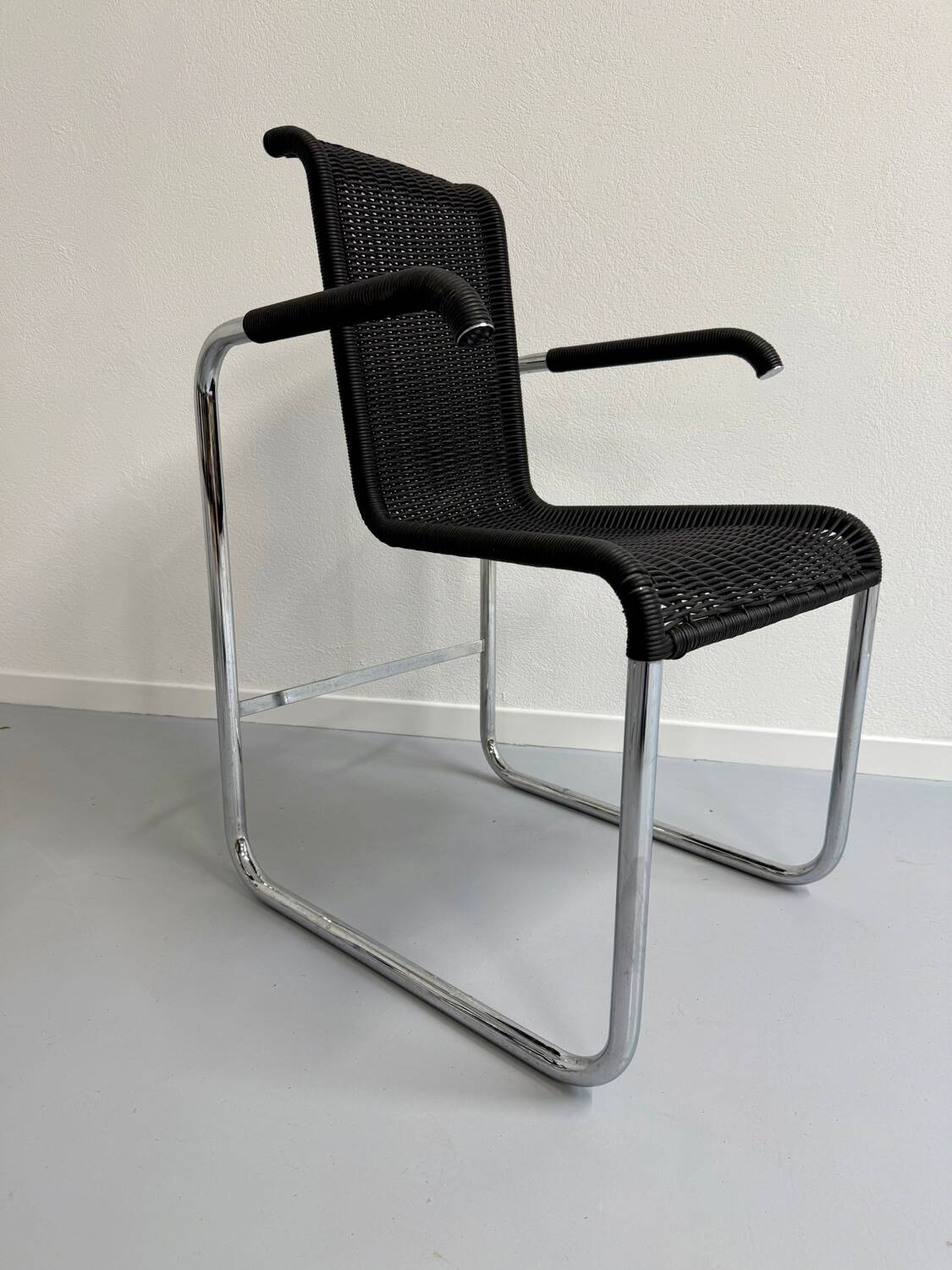 6 black tubular chairs design by Axel Bruchhäuser model D20 bauhaus