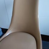 Chaise en skaï brun clair