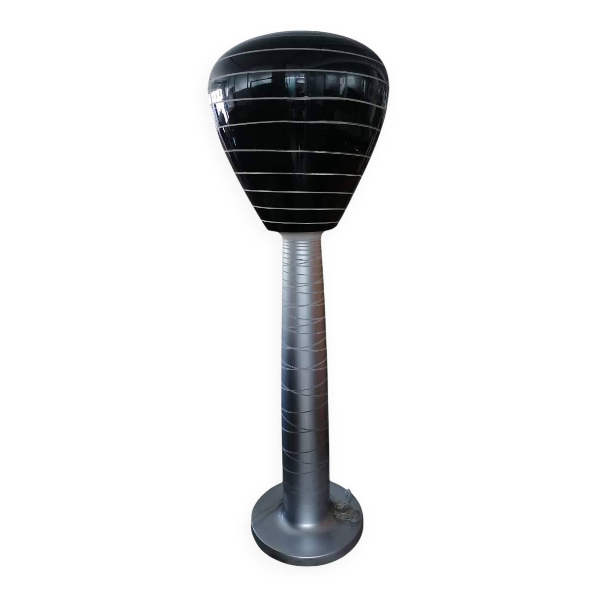 Lampada da terra Ladymary di Marc Sadler per Serralunga, inizio XXI secolo