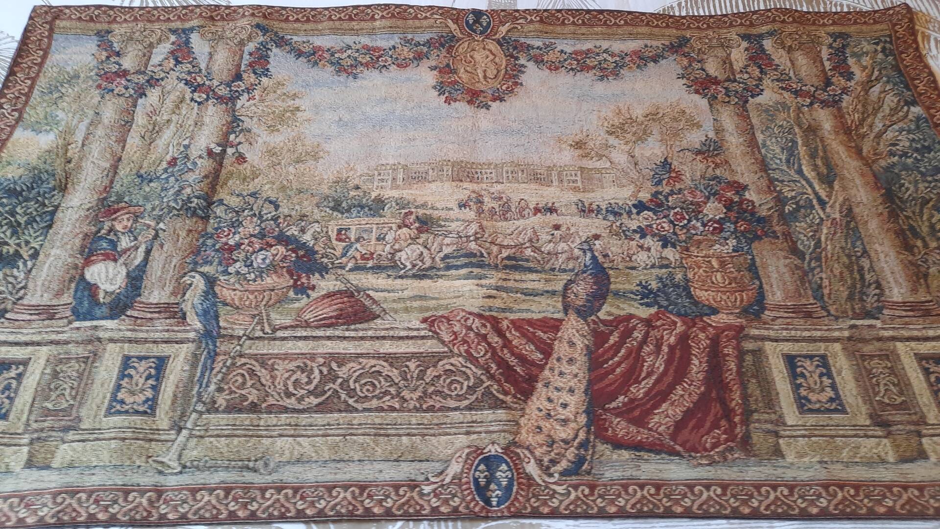 Tapisserie d'halluin " scène de cour au paon"