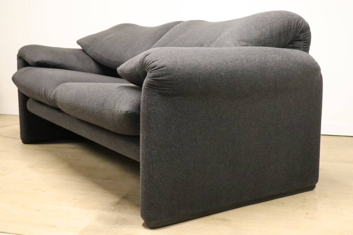 “Maralunga” sofa by Vico Magistretti for Cassina in tweed