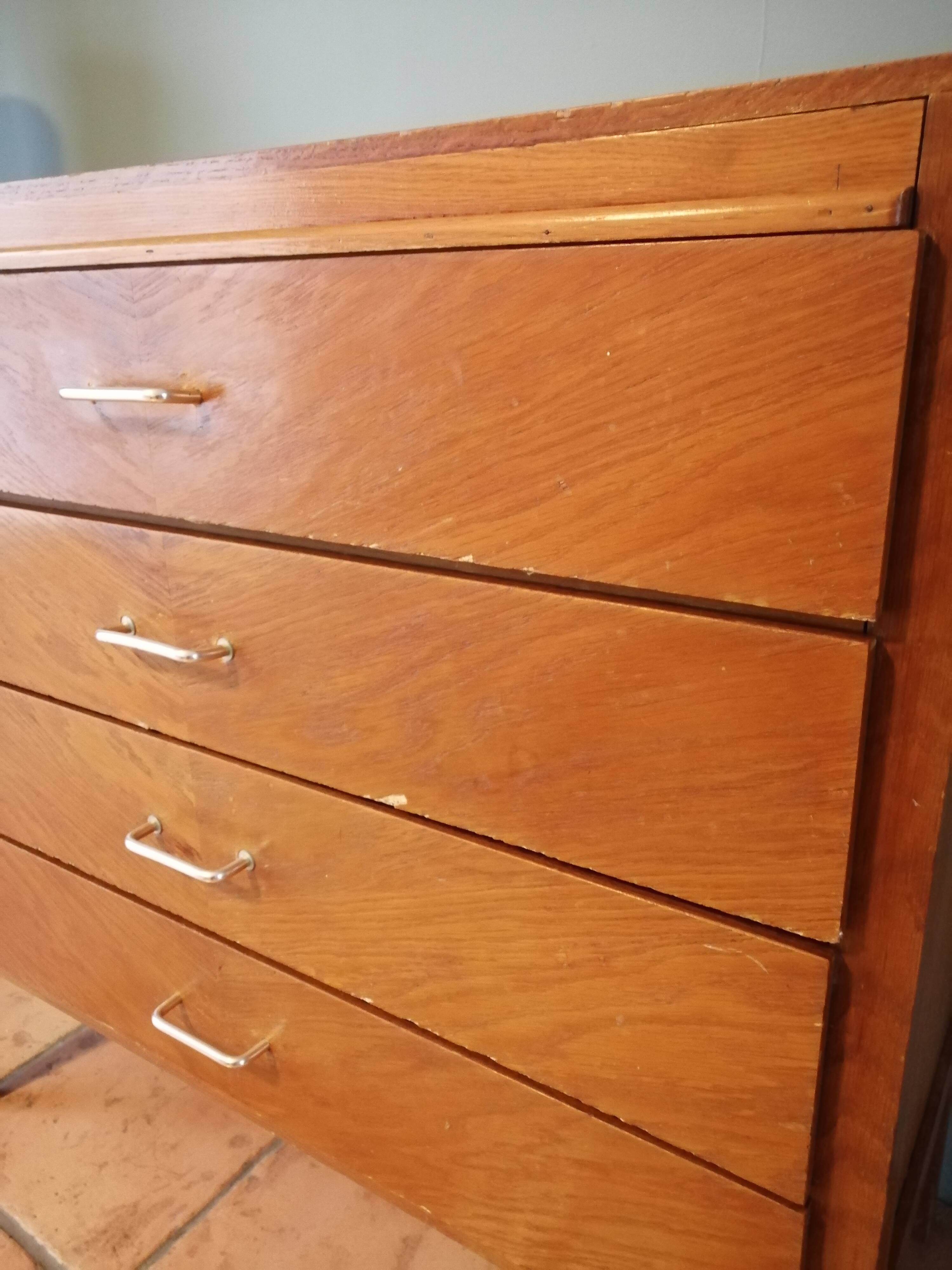 Dresser 70s