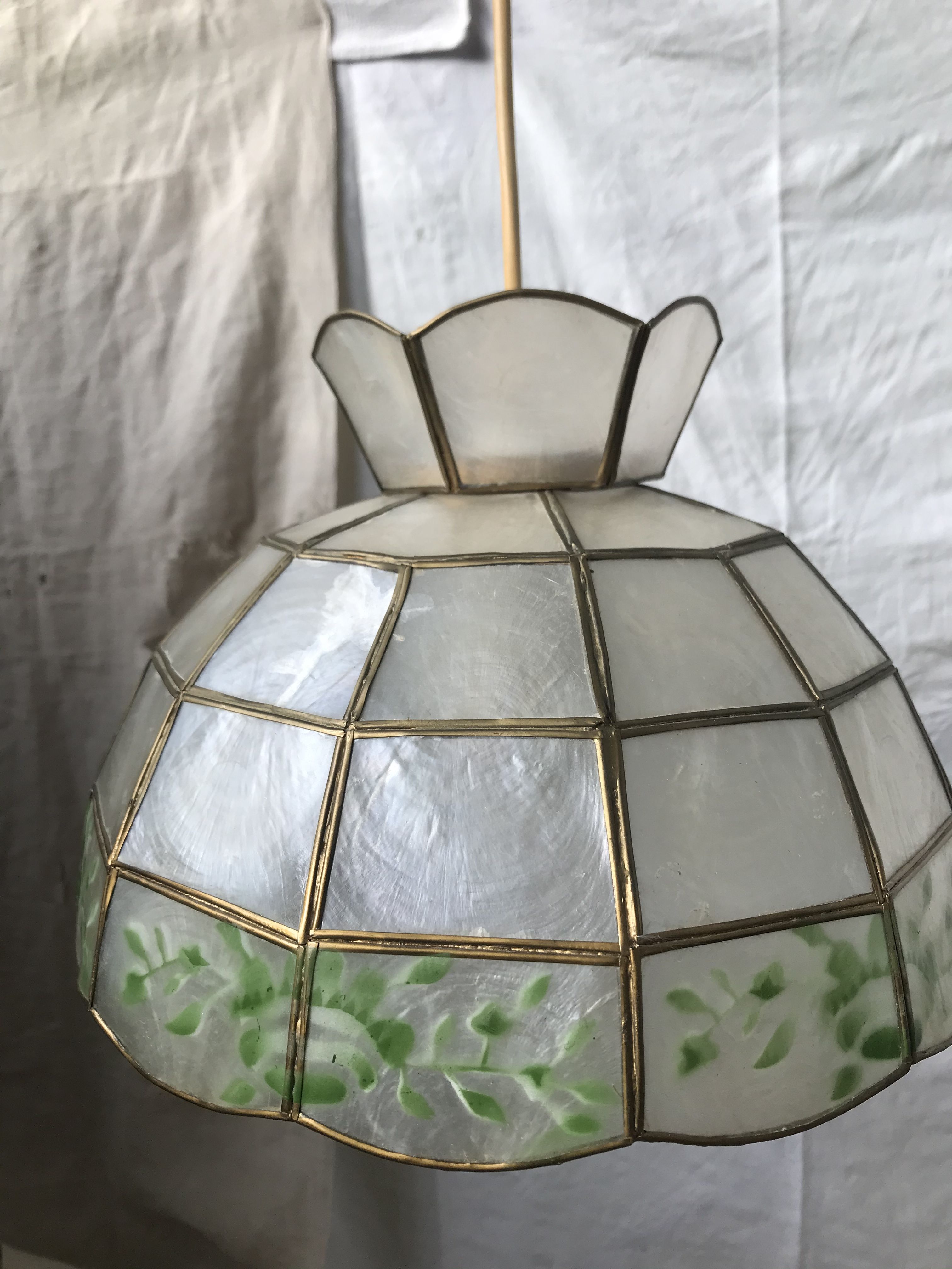 Suspension en nacre et laiton vintage