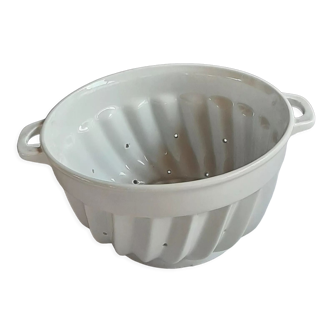 Ceramic strainer