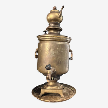 Samovar russe en laiton