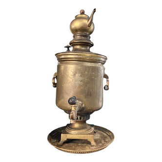 Samovar russe en laiton