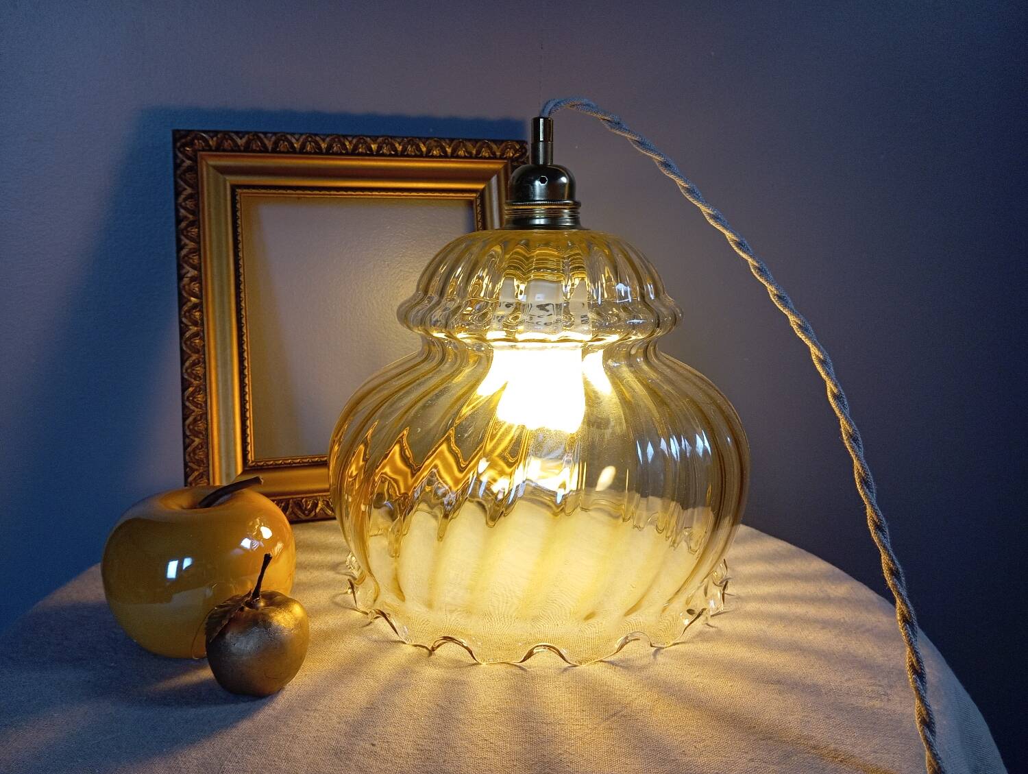 Large nomadic globe twisted tulip amber/honey, sand textile cord