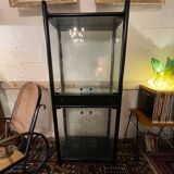 2 vitrines signées Baumann