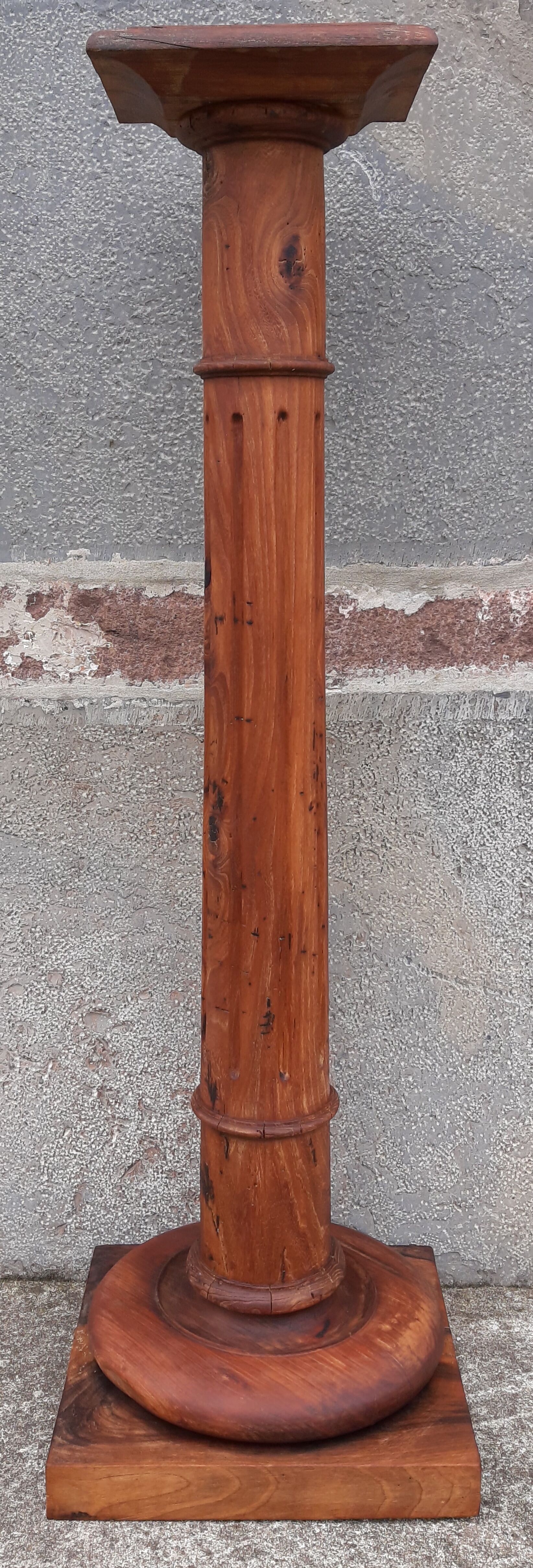 Colonne sellette en bois