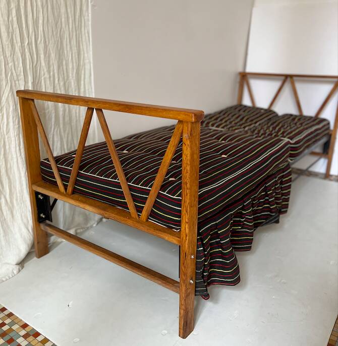 Two-seater bench convertible into a single bed.