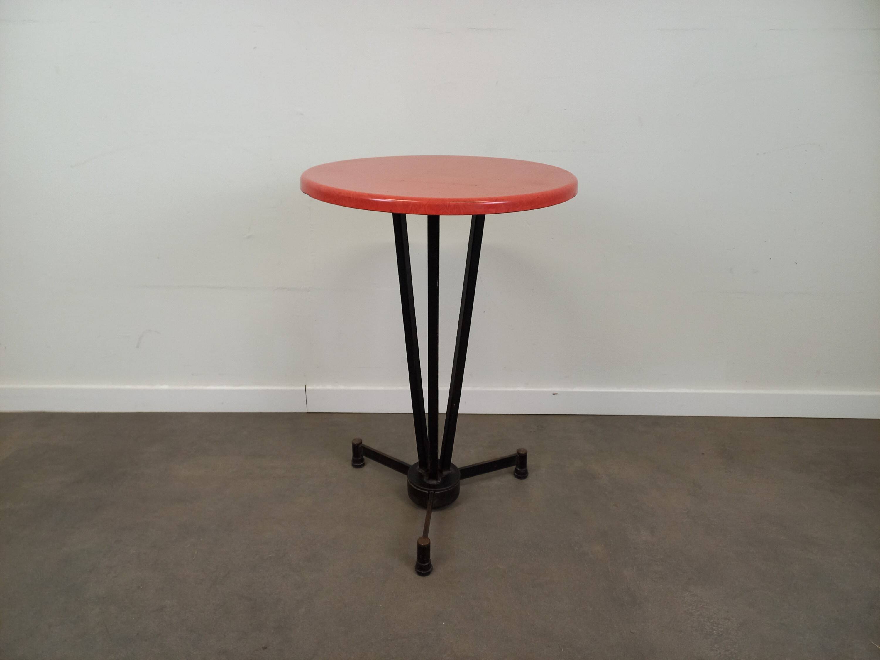 1950s Parisian bistro pedestal table