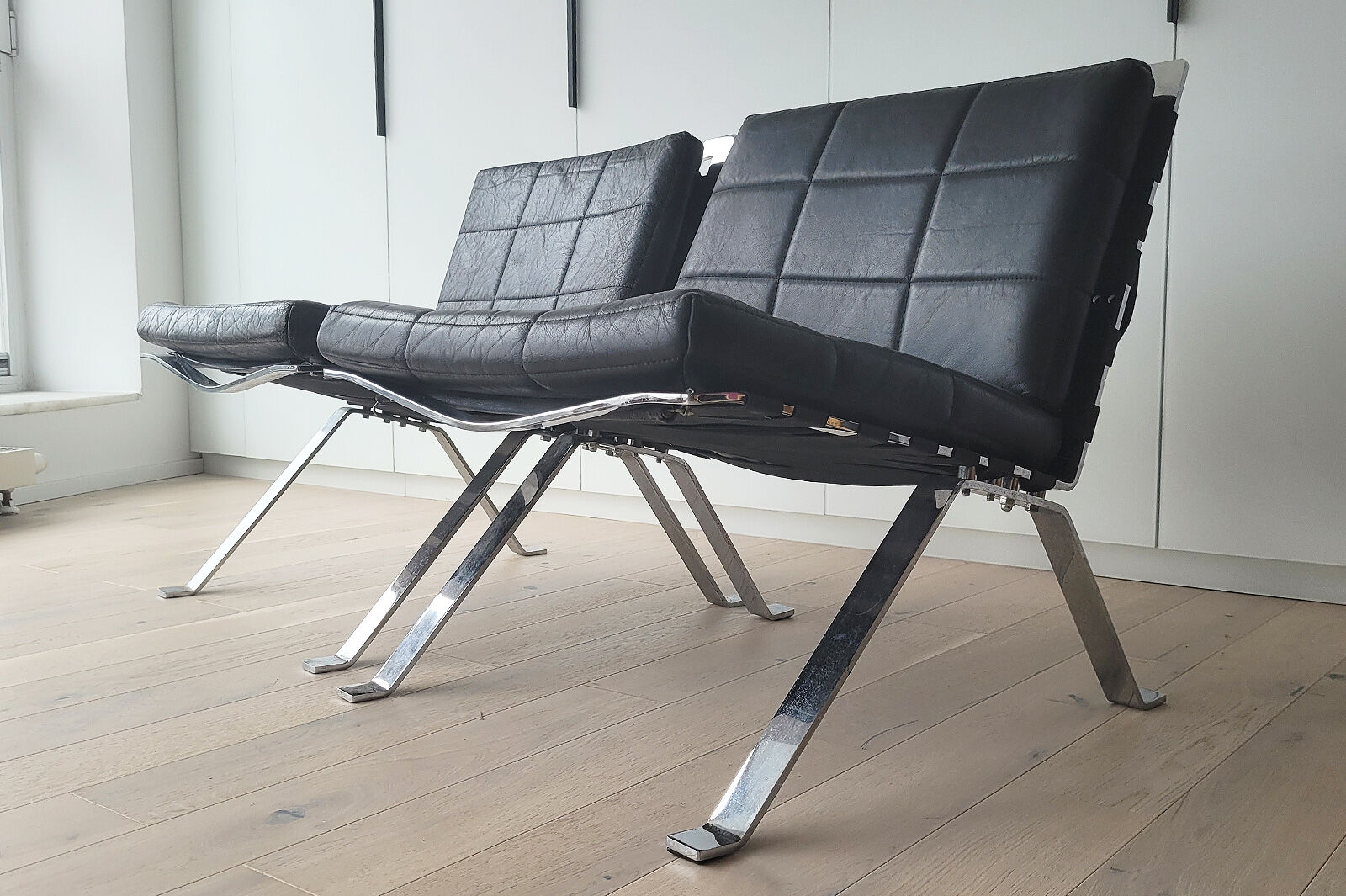 Pair of black leather loung chairs by Hans Eichenberger for Girsberger