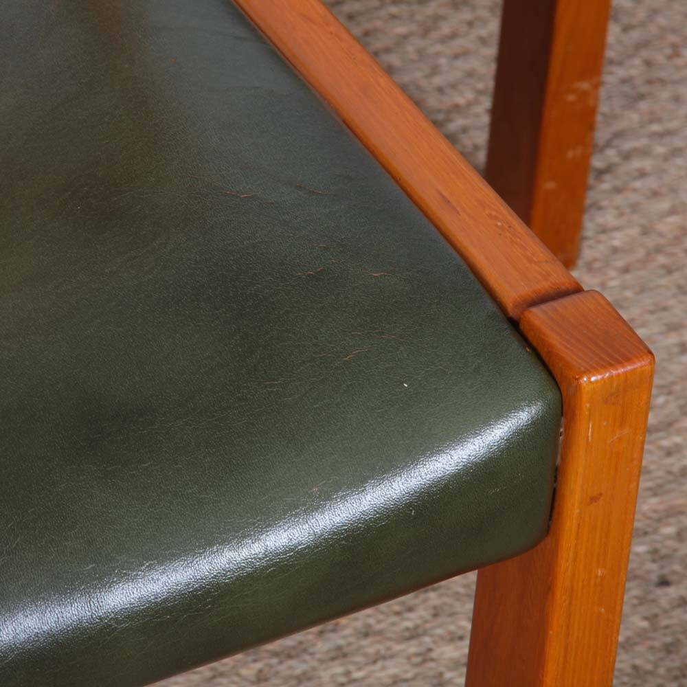 Set of 6 solid elm and leather chairs by Self, 1980.