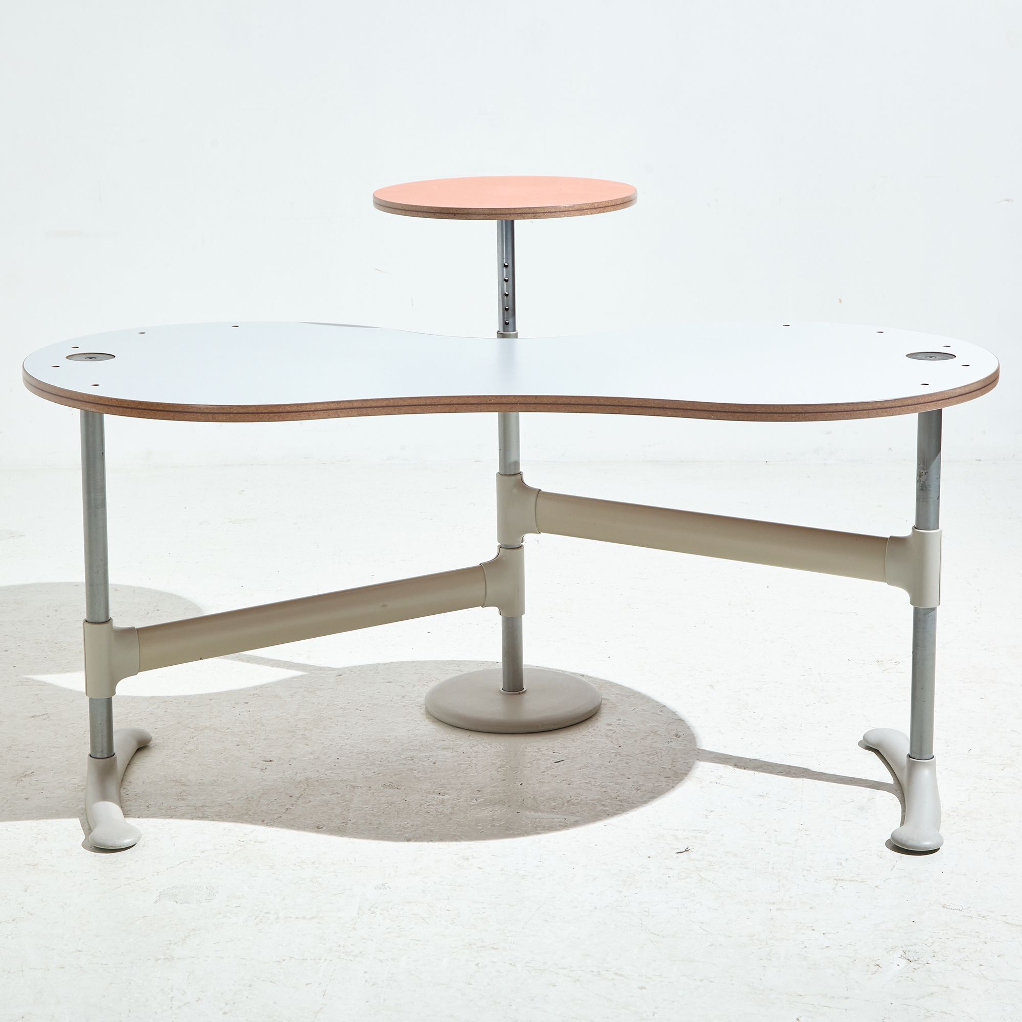 Bureau Red rocket par Ayse Birsel pour Herman Miller