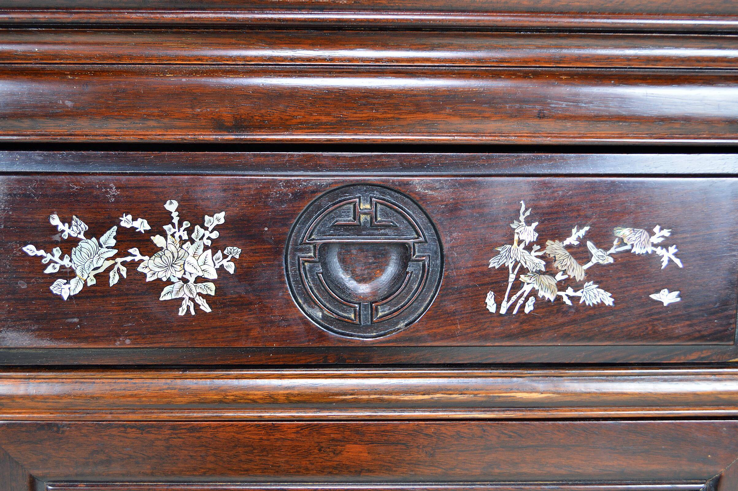 Enfilade en bois marqueté de nacre, asie, milieu xxe