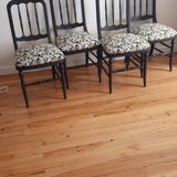 Set of chairs