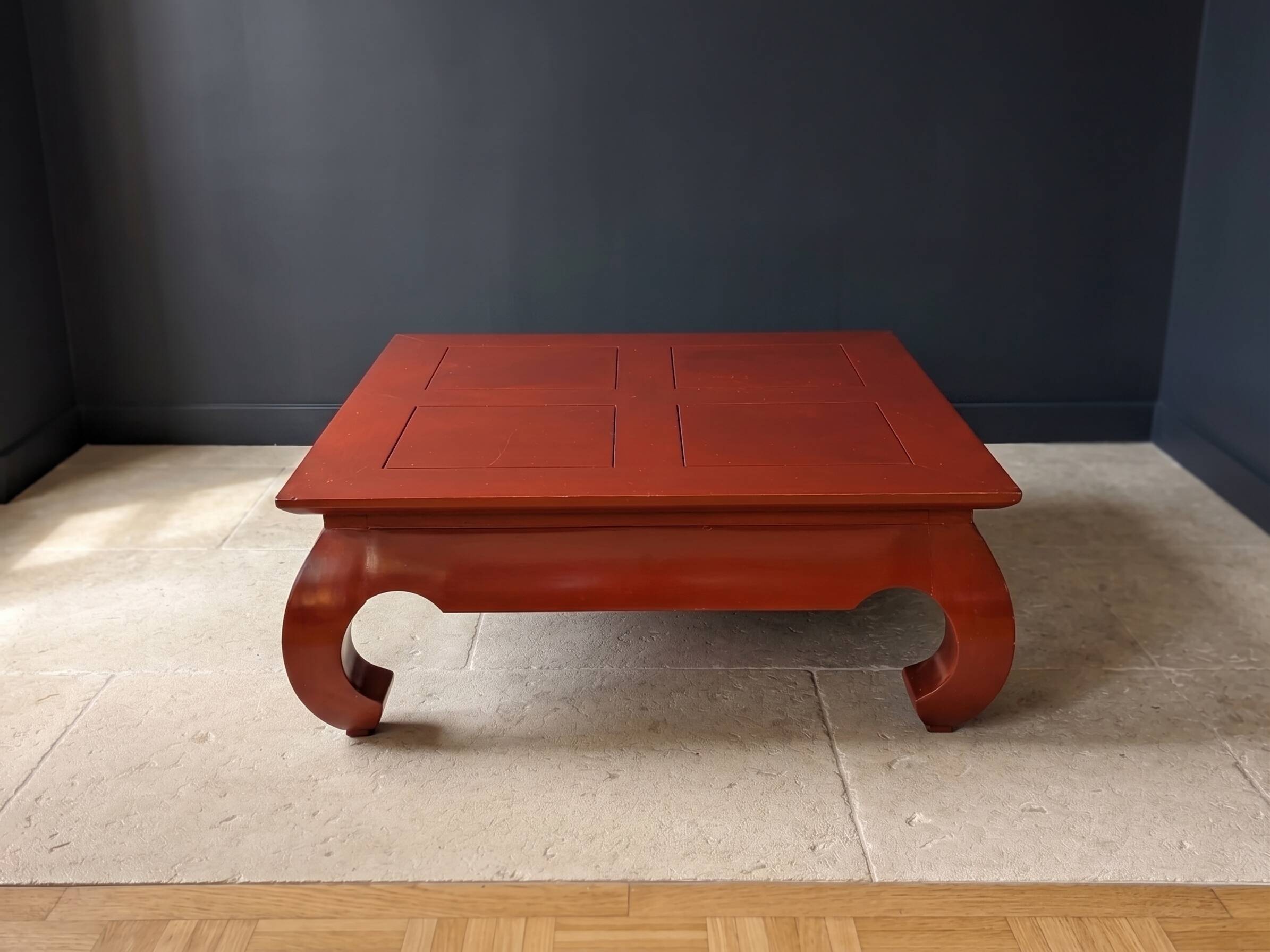 Table laque rouge