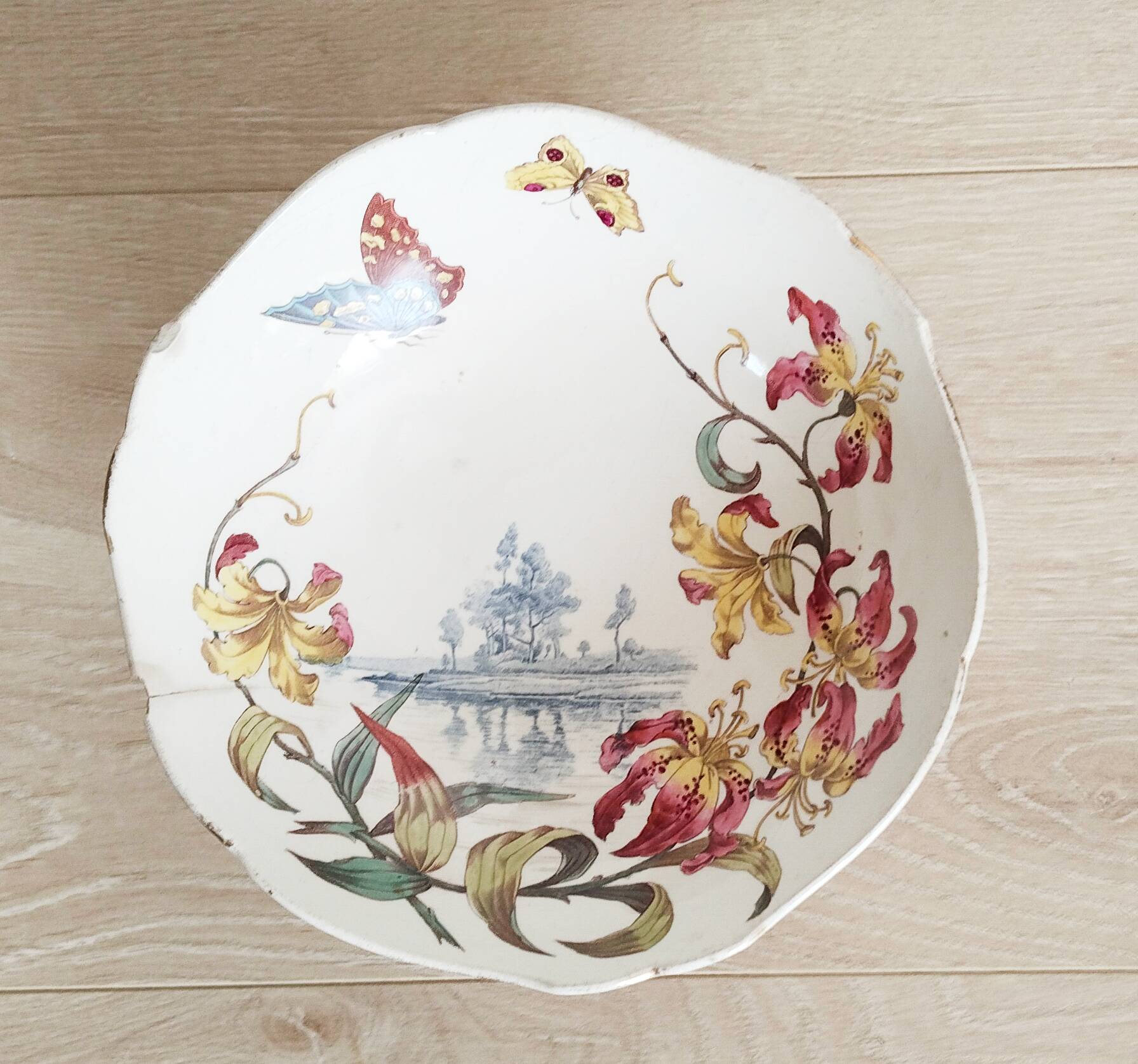 Fruit bowl with polychrome design in Lunéville earthenware, round dish