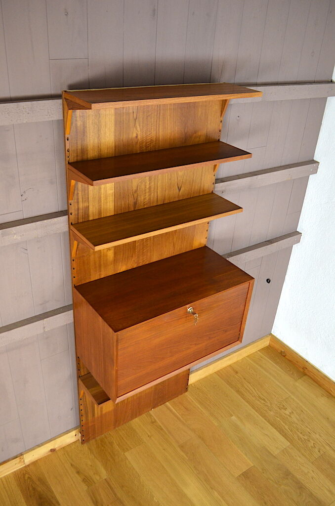 Wall system writing desk Poul Cadovius in teak 1960