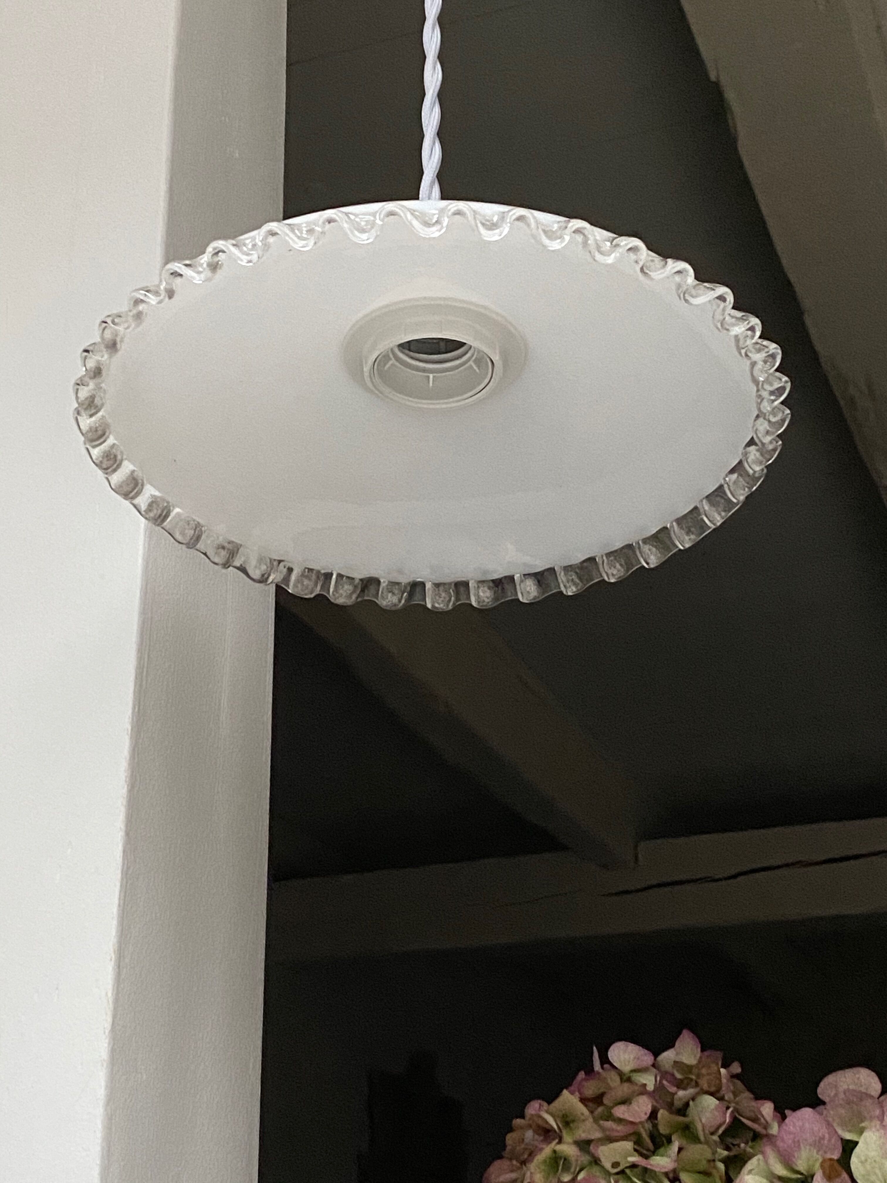Suspension en opaline blanche