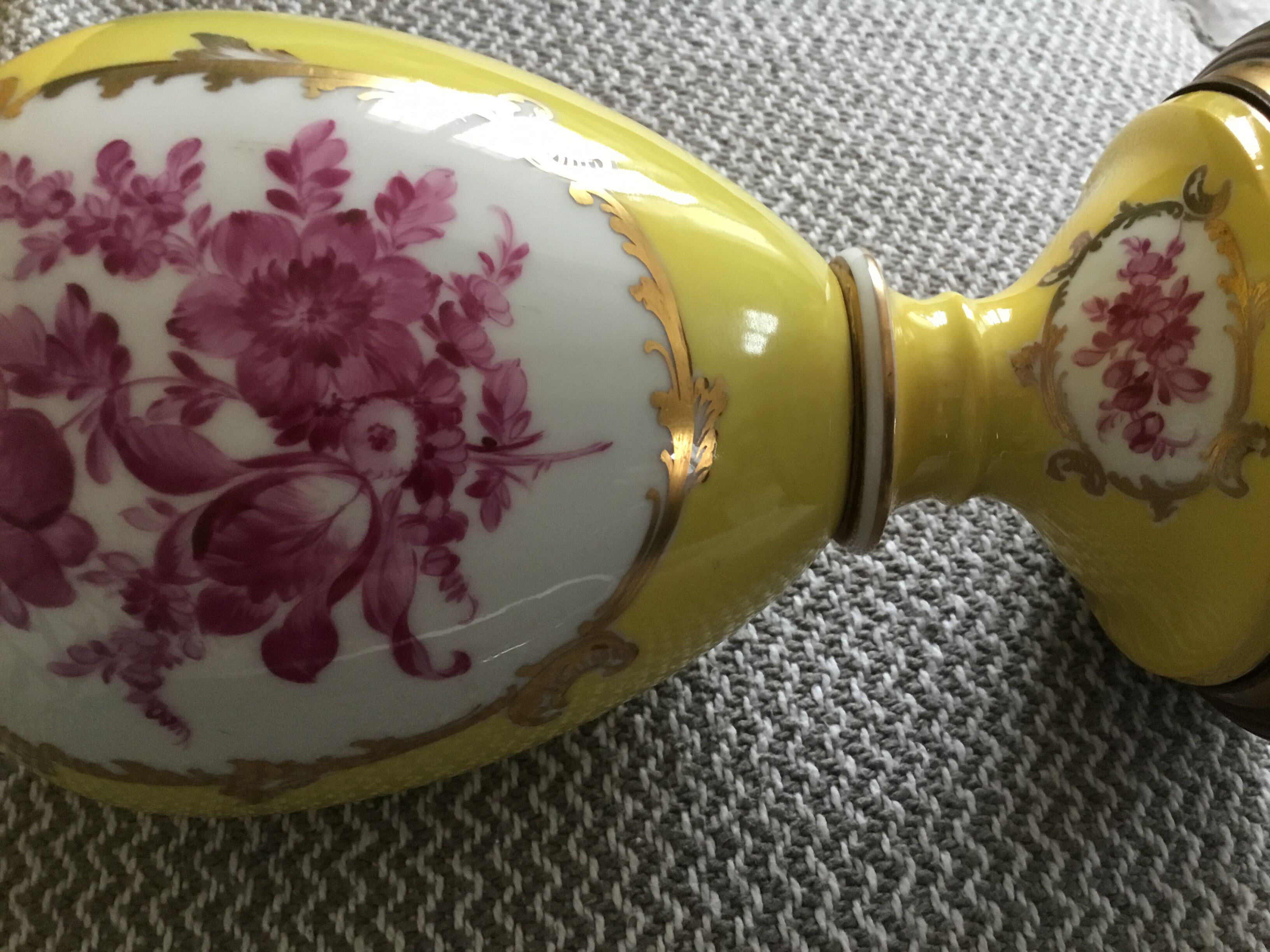 Porcelain table lamp