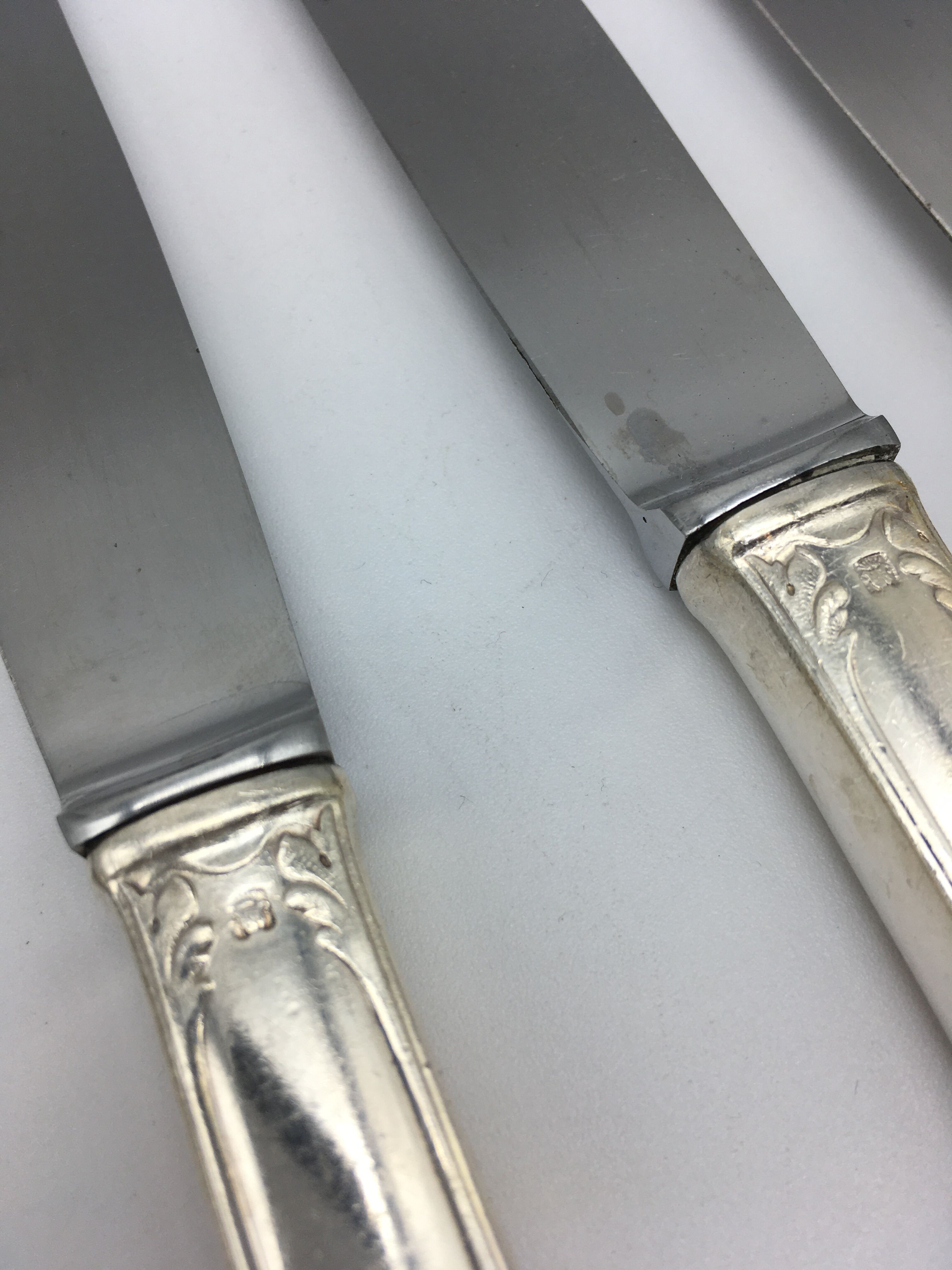 12 silver metal knives.