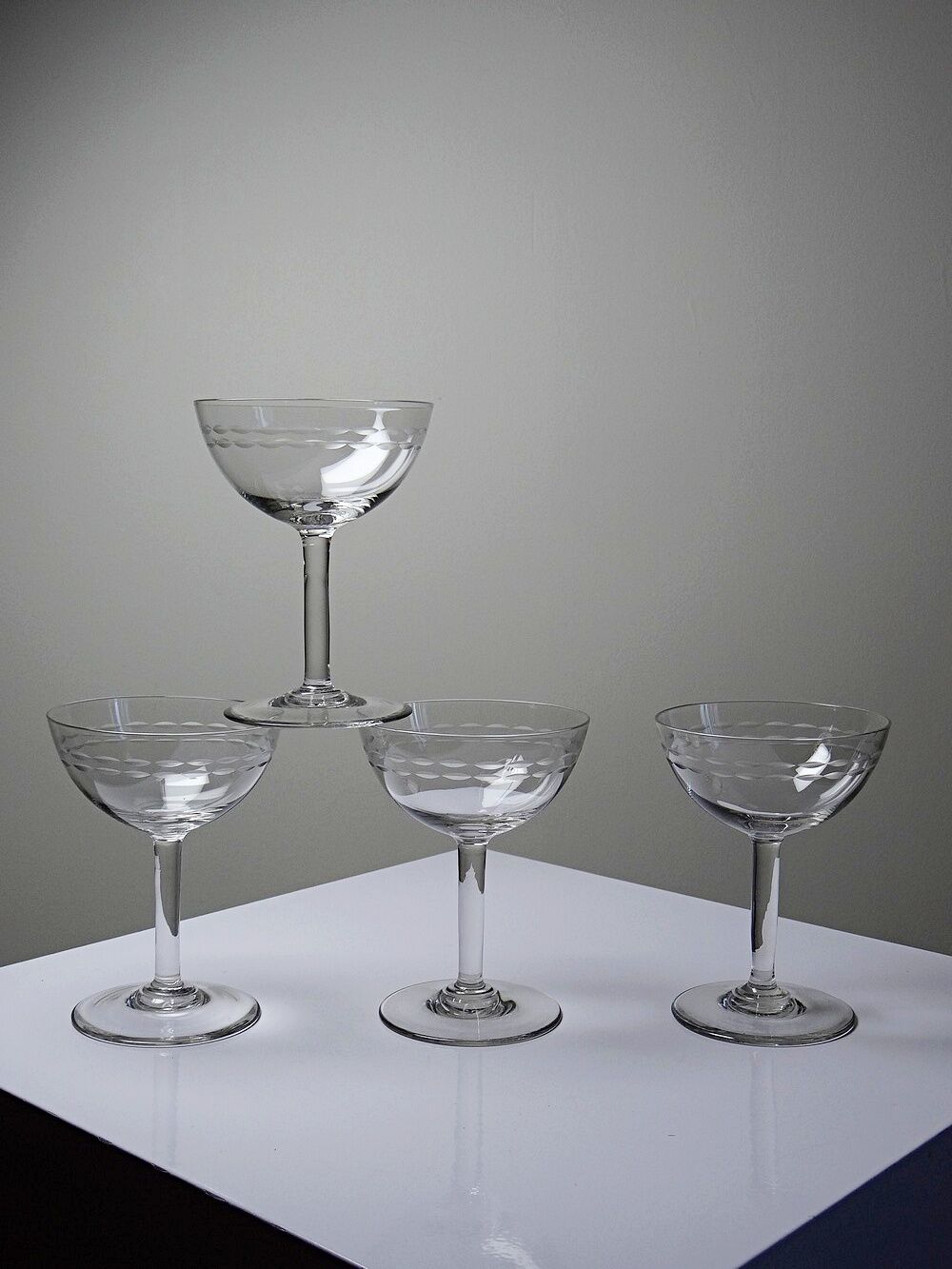 4 large engraved champagne glasses, Art Deco style from 1925-1940.