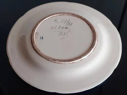 Antique plate 23.5 cm with Japonese decoration.