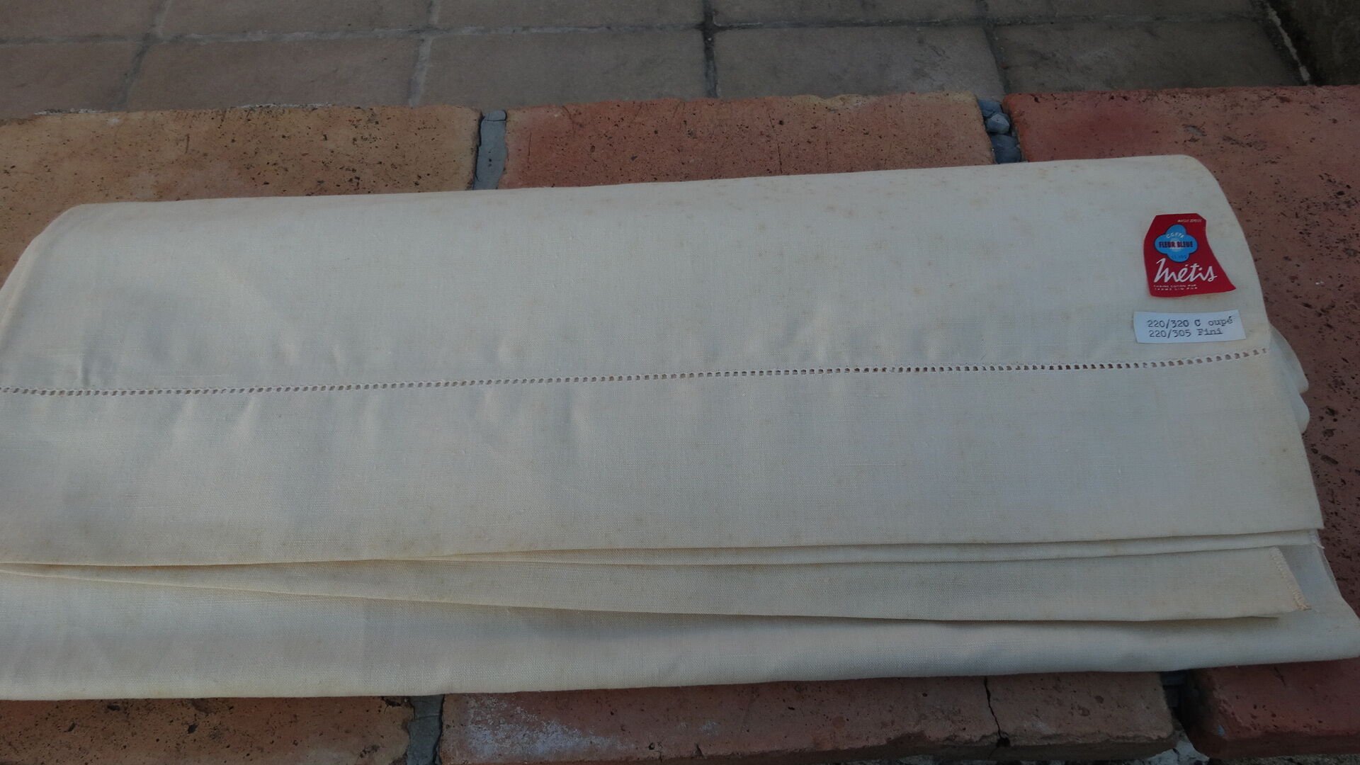 Blue flowered Métis sheet