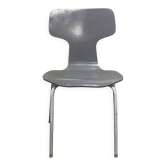 Chaise modèle 3123 enfant Arne Jacobsen.