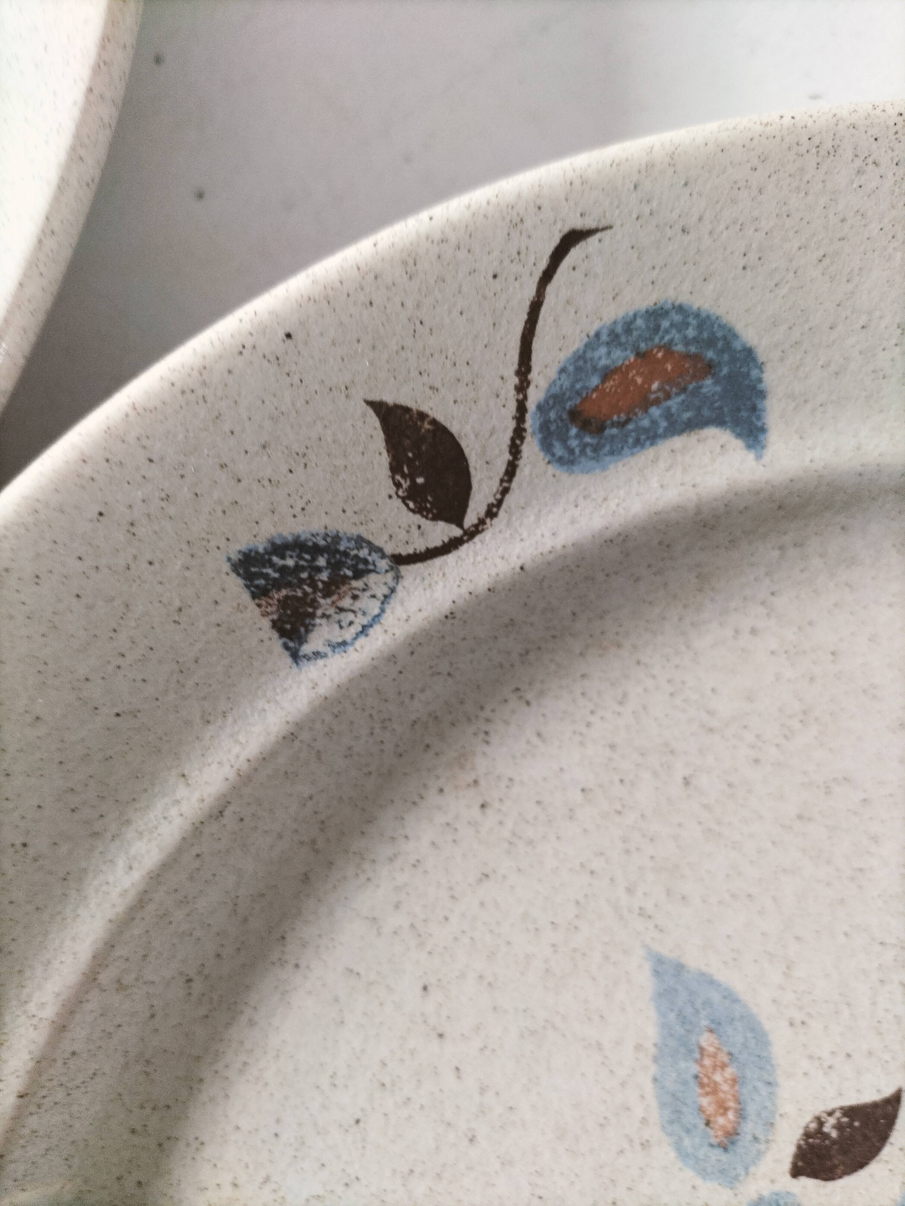 6 Saint-Amand stoneware dinner plates, Sologne pattern