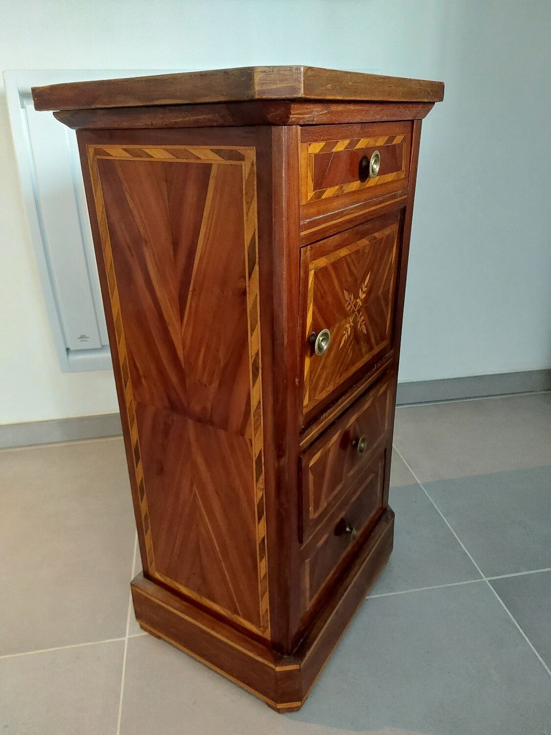 Antique chest of drawers