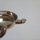 Pique-fleurs en verre de Reims 19 trous socle en métal argenté forme tortue